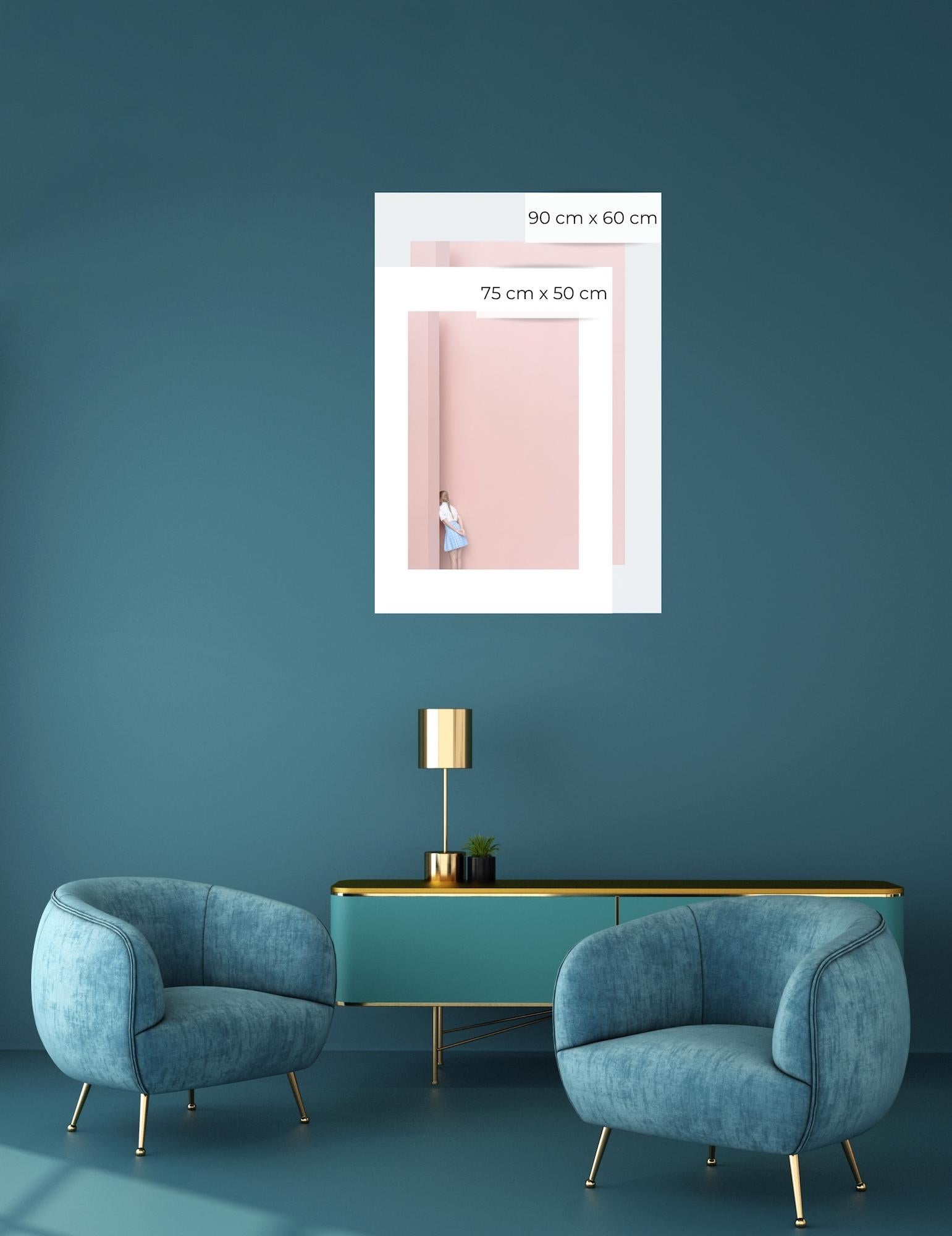 The game by Camille Brasselet - Zeitgenössische Kunstfotografie, rosa, Mädchen im Angebot 1