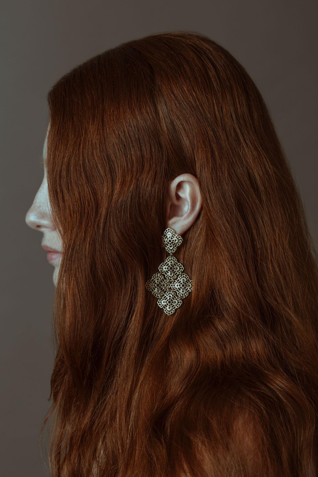 The Sirenes von Camille Brasselet - Zeitgenössische Kunstfotografie, Famed, Haare im Angebot 1