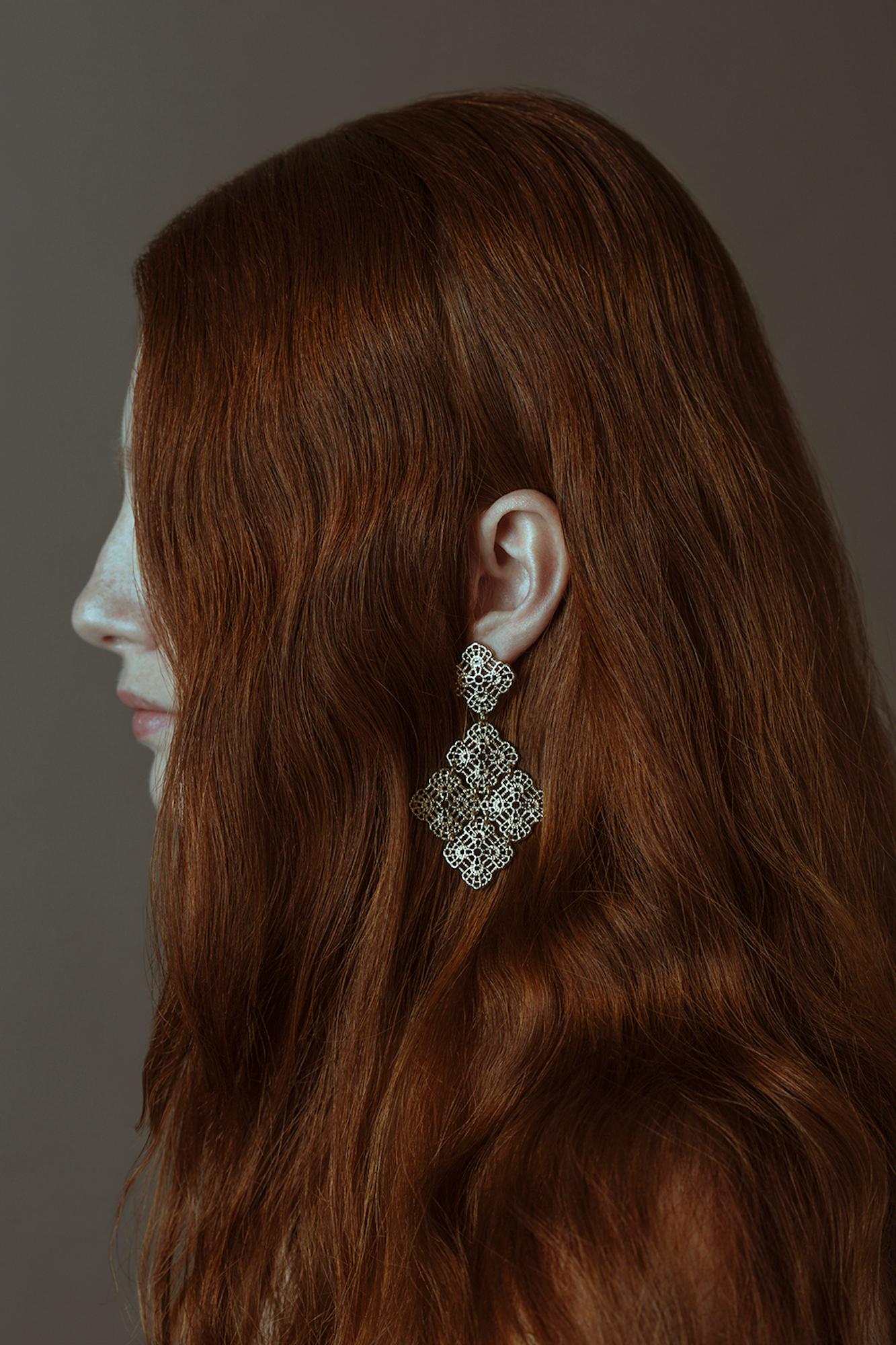 Die Sirene ist eine Fotografie des französischen zeitgenössischen Künstlers Camille Brasselet. 

Dieses Foto wird nur als ungerahmter Abzug verkauft. Sie ist in 2 Größen erhältlich:
*60 × 40 cm (23,6 × 15,7 Zoll), Auflage: 15 Exemplare
*90 cm × 60