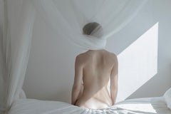 Venenum par Camille Brasselet - Photographie d'art contemporain, gris neutre