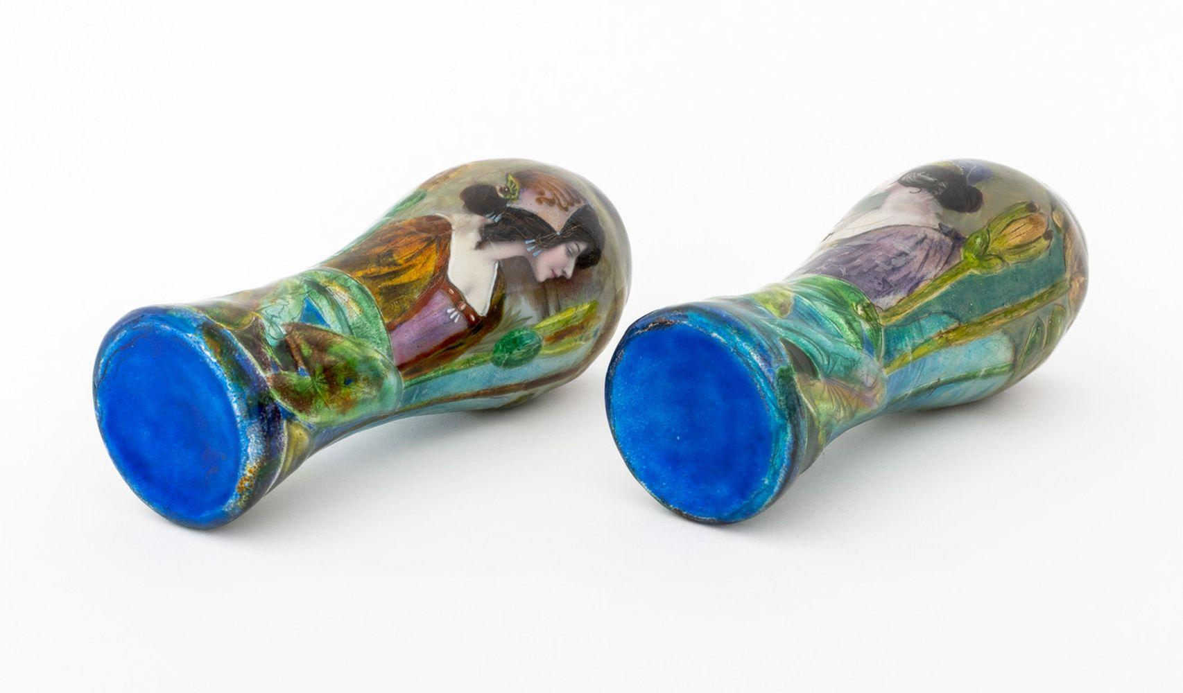 Français Camille Faure Attr. Vases à portrait en émail, paire en vente