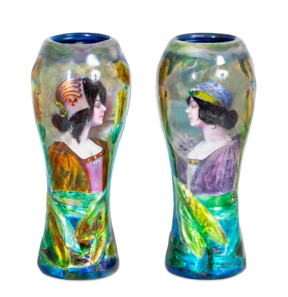 Camille Faure Attr. Vases à portrait en émail, paire Bon état - En vente à Astoria, NY