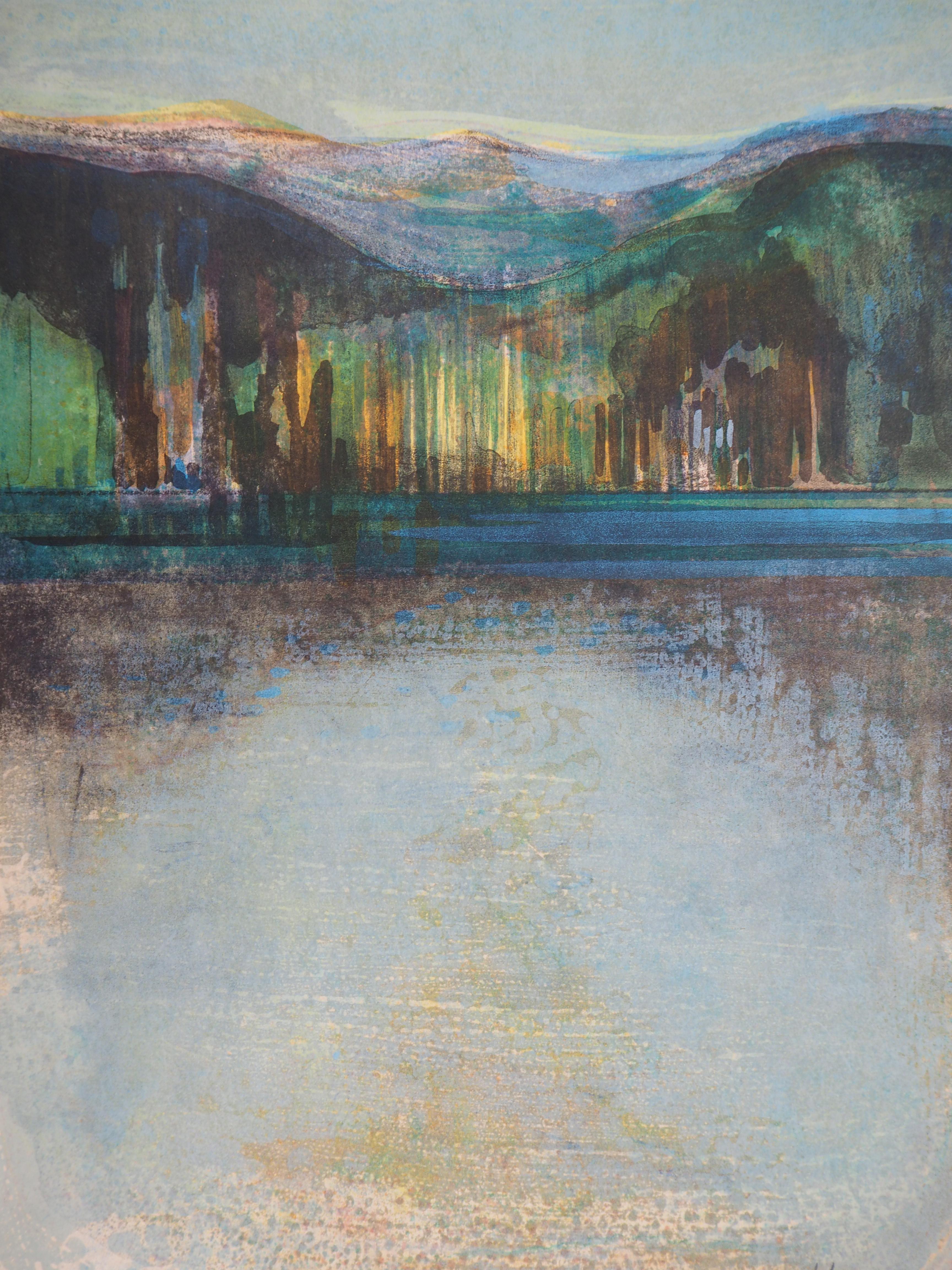 Ríos en Francia : Atardecer en el lago - Litografía original firmada a mano - Print Moderno de Camille Hilaire