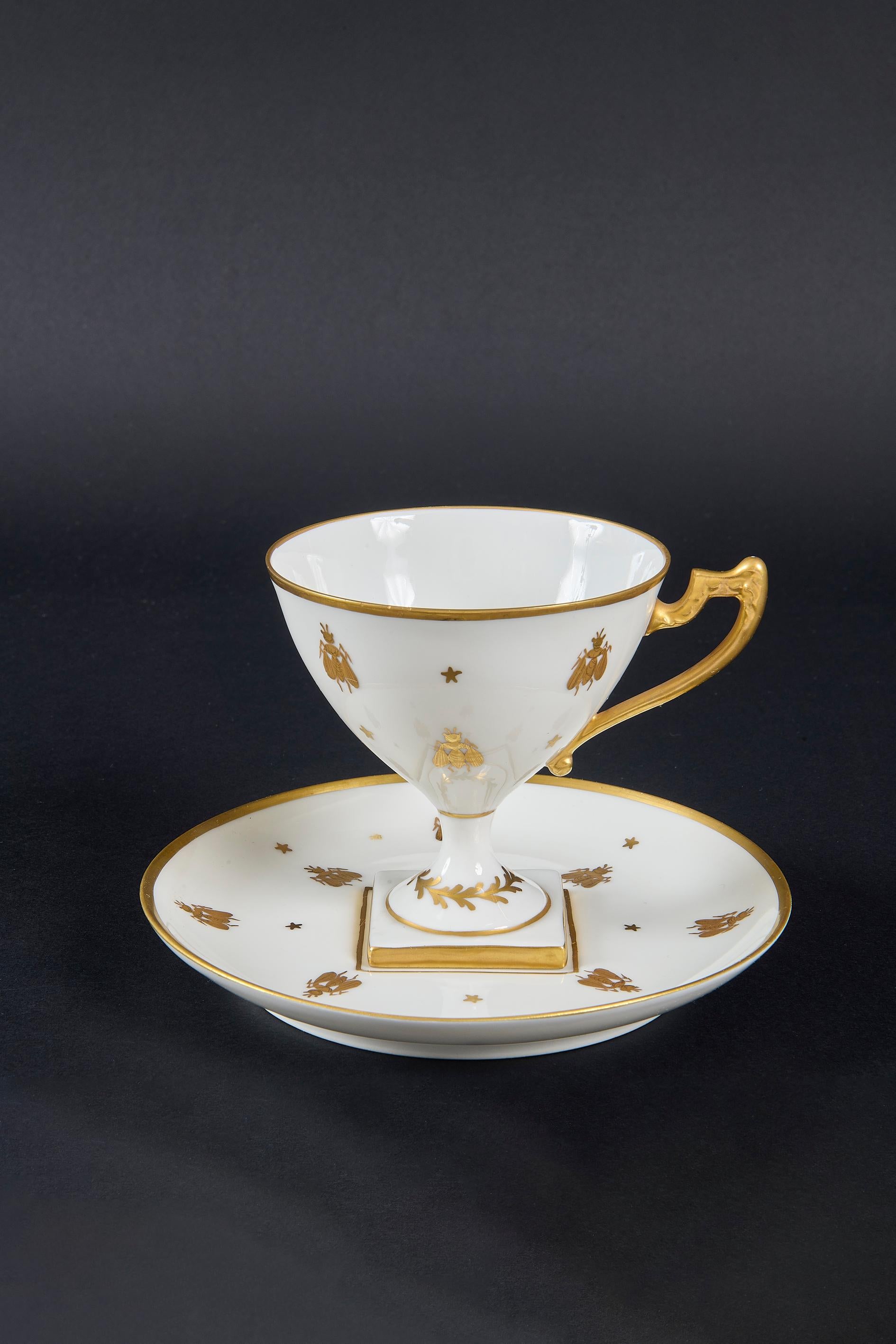 Camille Le Tallec Vergoldetes Porzellan Signiert Tassen Empire-Stil Set (20. Jahrhundert) im Angebot