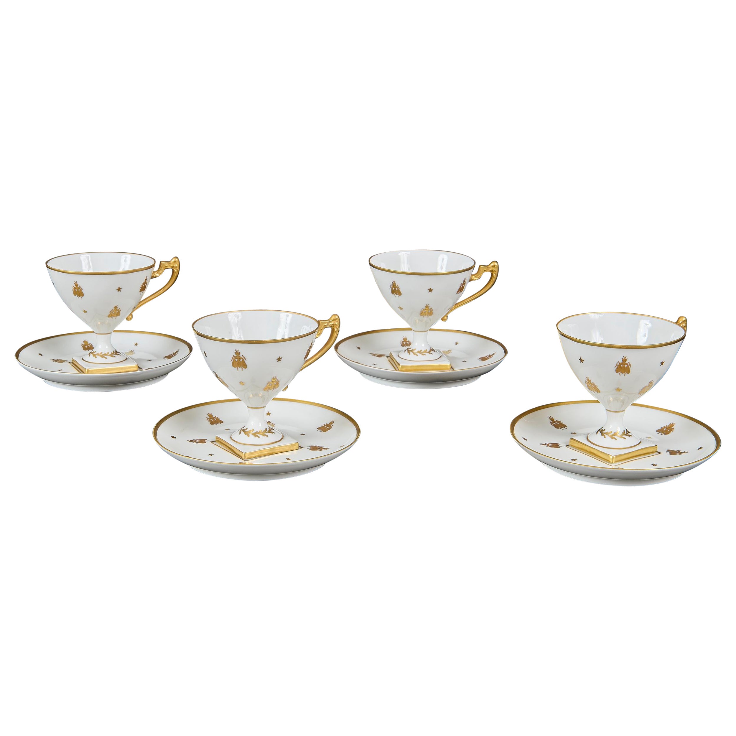 Camille Le Tallec Vergoldetes Porzellan Tassen Empire-Stil Set

Spektakuläres Set aus vergoldeten, von Le Tallec in Frankreich handbemalten Tassen 
Bedeutendes und prächtiges vergoldetes Porzellanset im Empire-Stil.
Vierer-Set mit reinem vergoldetem