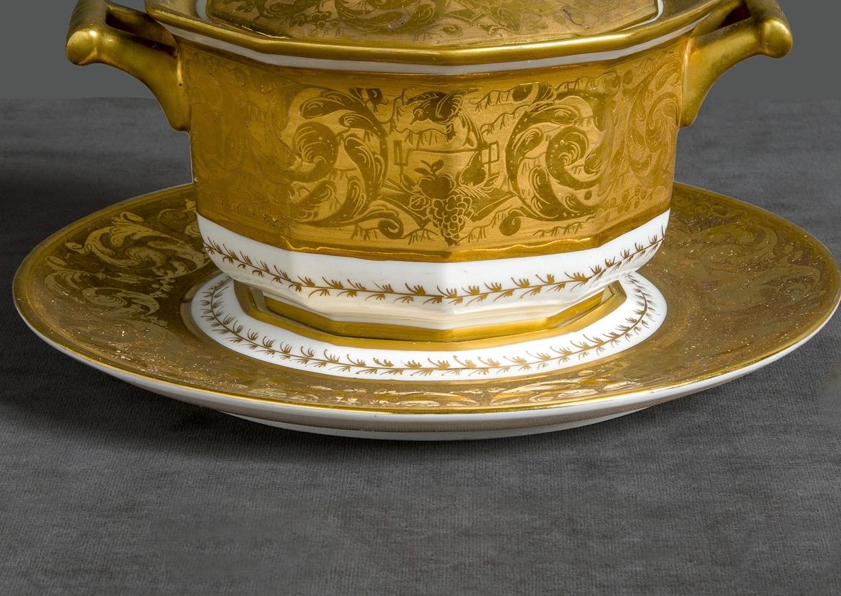 Camille Le Tallec Vergoldetes Porzellan Terrine Empire-Stil Set (Französisch) im Angebot