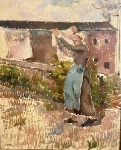 Femme étendant du linge