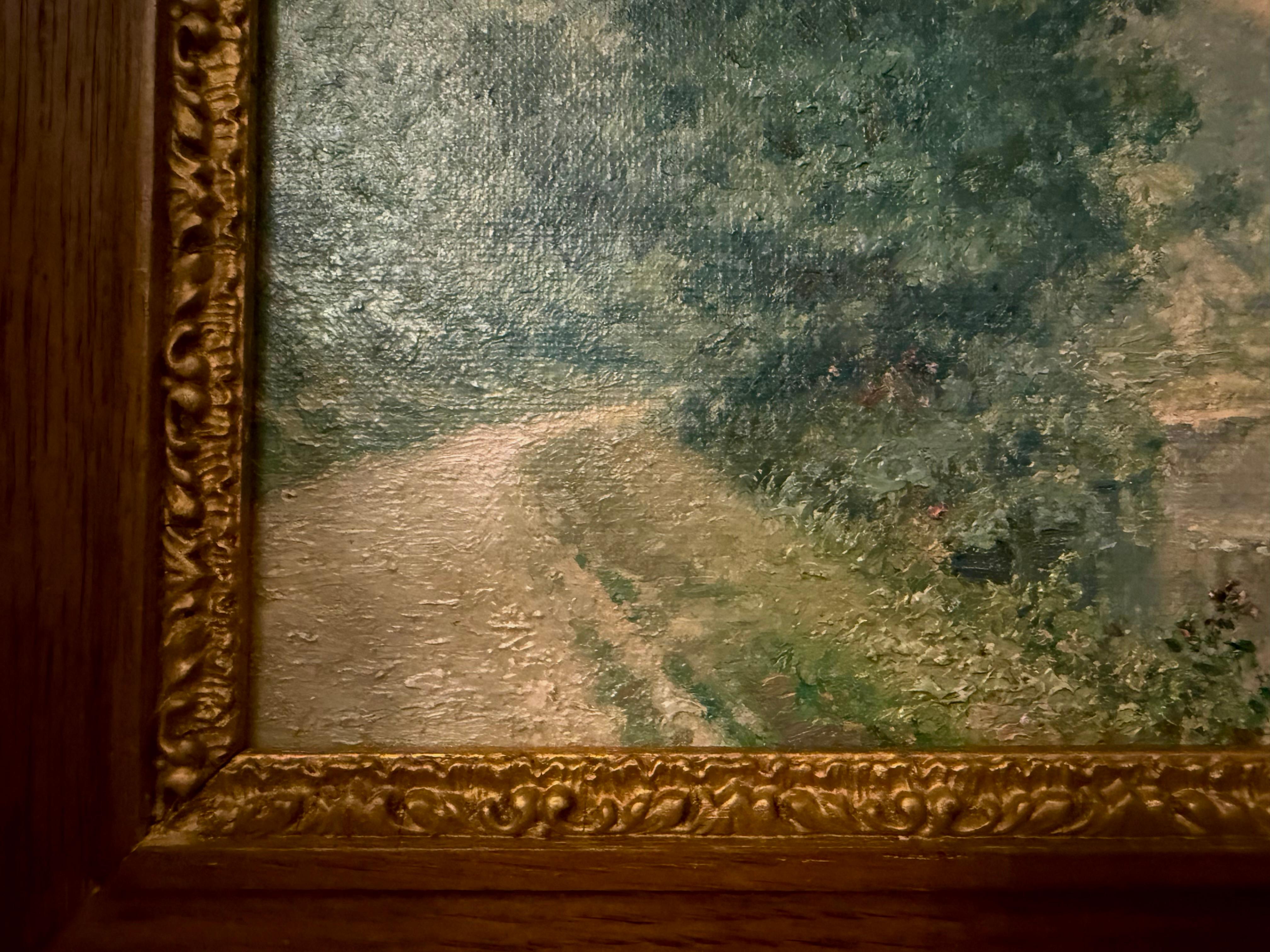 Óleo impresionista sobre lienzo en preciosos tonos pastel verde-azul, este cuadro veraniego de árboles, río y sendero es del estilo de Camille Pissaro y otros artistas impresionistas franceses de escenas naturales. 

Pissaro (1830-1903) dominó las