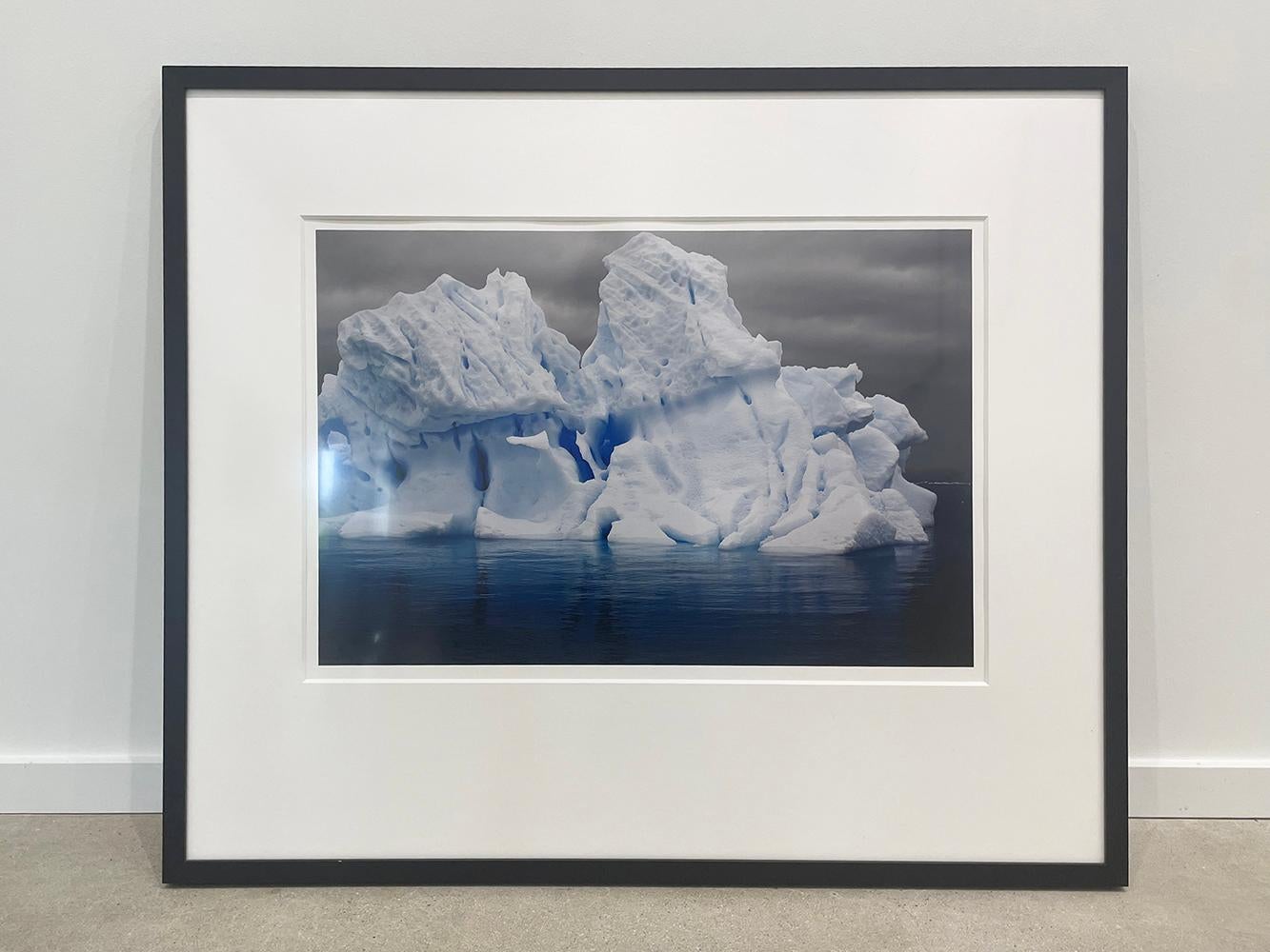 Electric Iceberg im Errera Channel, Antarktis-Halbinsel – Photograph von Camille Seaman