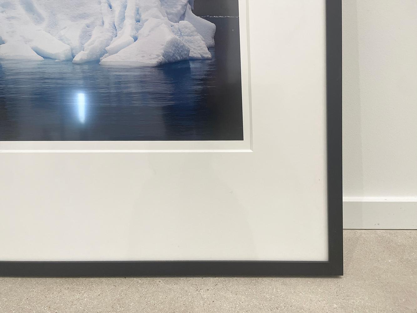 Electric Iceberg im Errera Channel, Antarktis-Halbinsel im Angebot 3