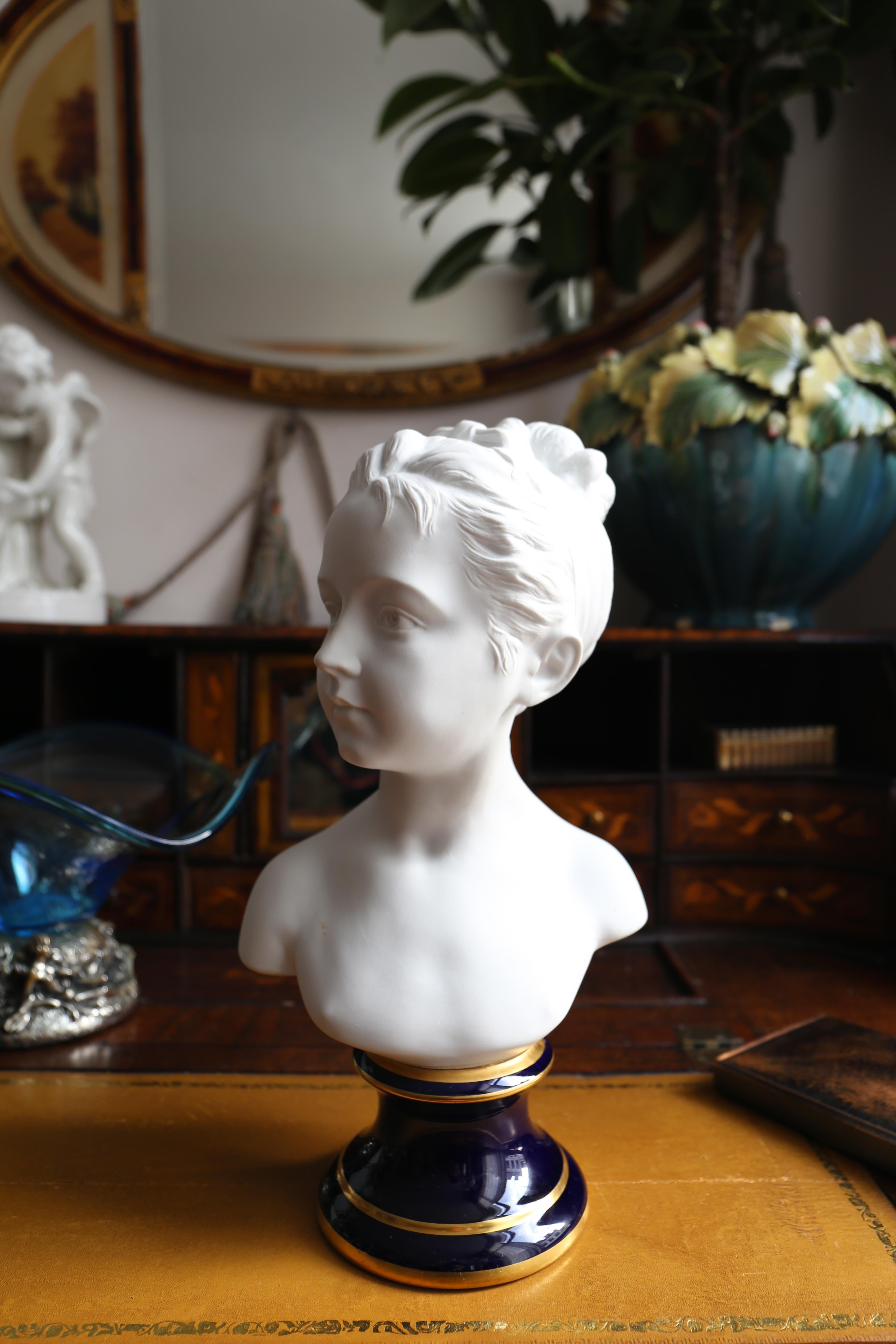 Camille Tharaud for Limoges Little Girl Biscuit Bust  In Good Condition For Sale In Antwerp, BE