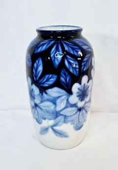 Vase en porcelaine de Camille Tharaud pour Limoges