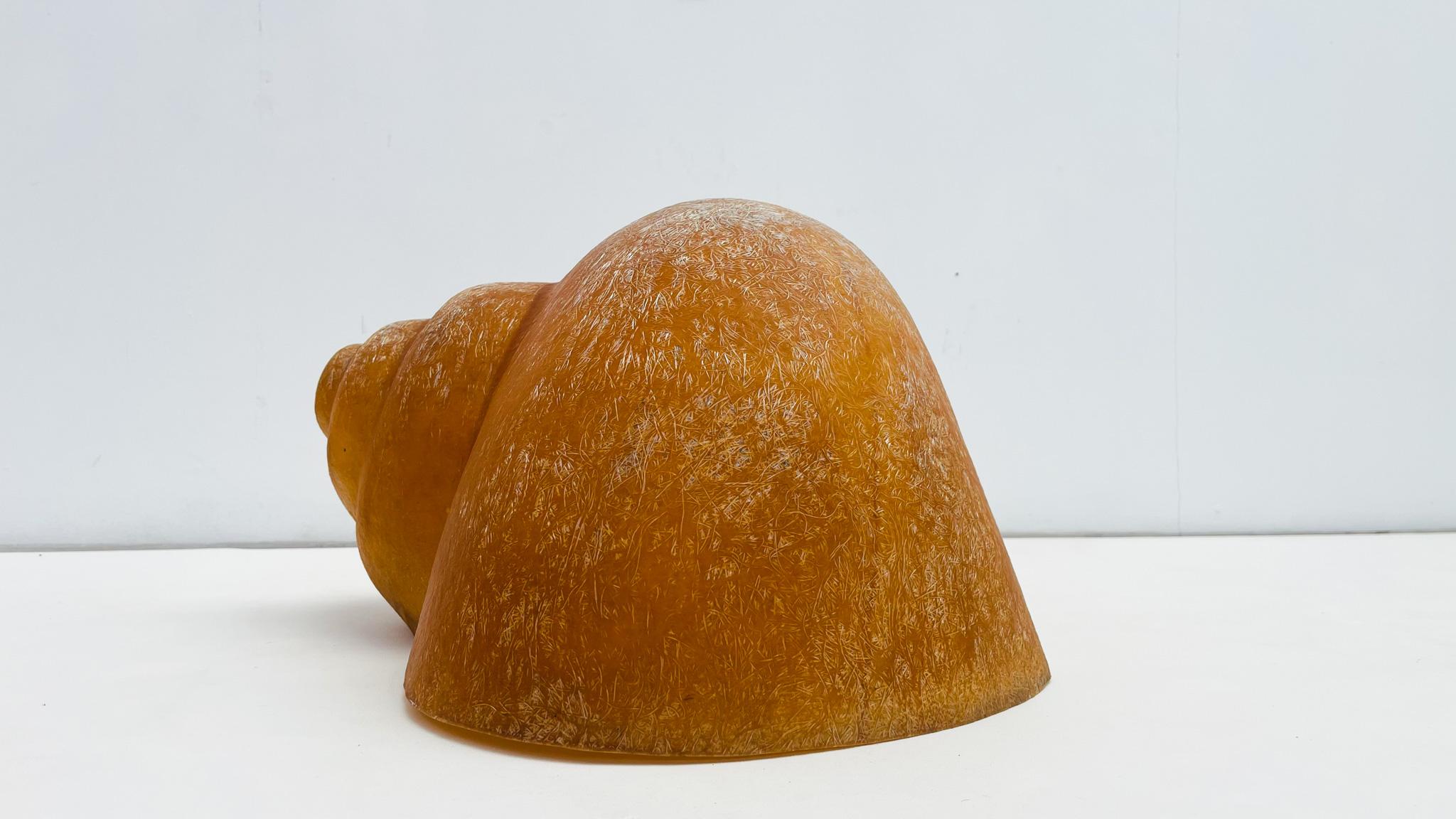 Mid-Century moderno Scultura di lumache di Sergio Camilli in vetroresina semitrasparente in vendita