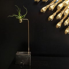 Camilly – Elegant Plant Stand in Nero Marquina Marble