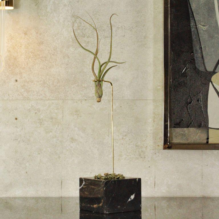 Portuguese Camilly: Nero Marquina Marble Plant Stand - Inox & Gold Elegance For Sale