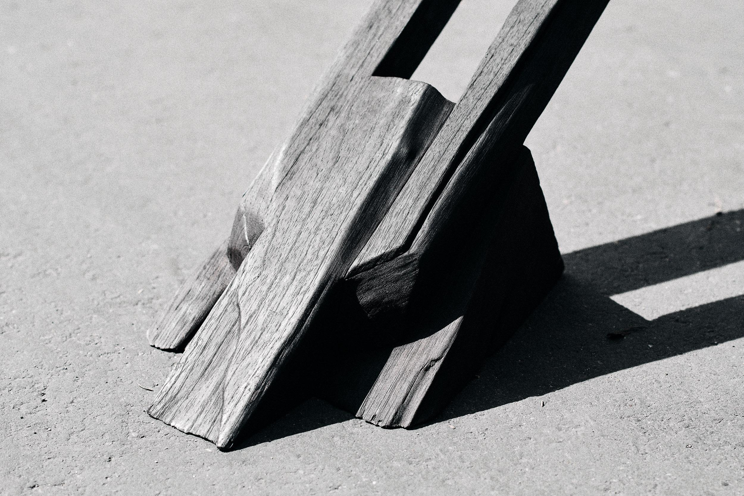 „Arbegas A“ Holzskulptur von Camilo Andres Rodriguez Marquez im Angebot 11