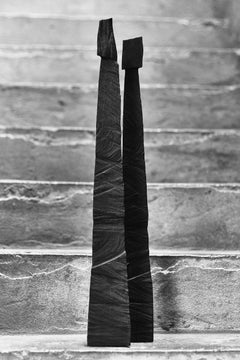 A Space Between"-Holzskulptur von Camilo Andres Rodriguez Marquez