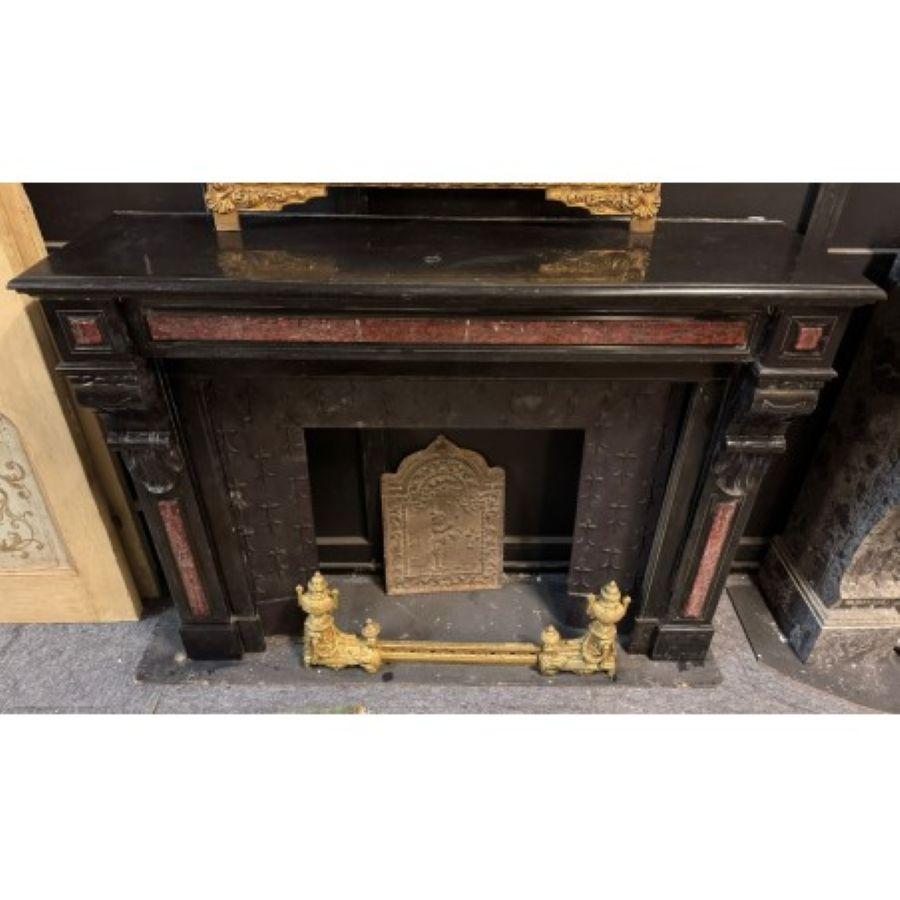 Antiker Kamin aus schwarzem belgischem Marmor mit Intarsien aus rotem französischen Marmor im Angebot 2