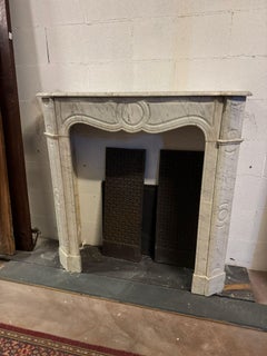 Camino cornice mantello, Pompadour in marmo bianco di Carrara, Francia