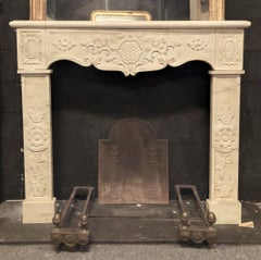 kamin aus weißem Carrara-Marmor, reich gemeißelt, Italien