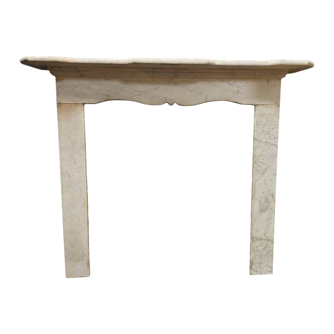 Camino in marmo grigio chiaro semplice, Piano e fronte sagomati, italia