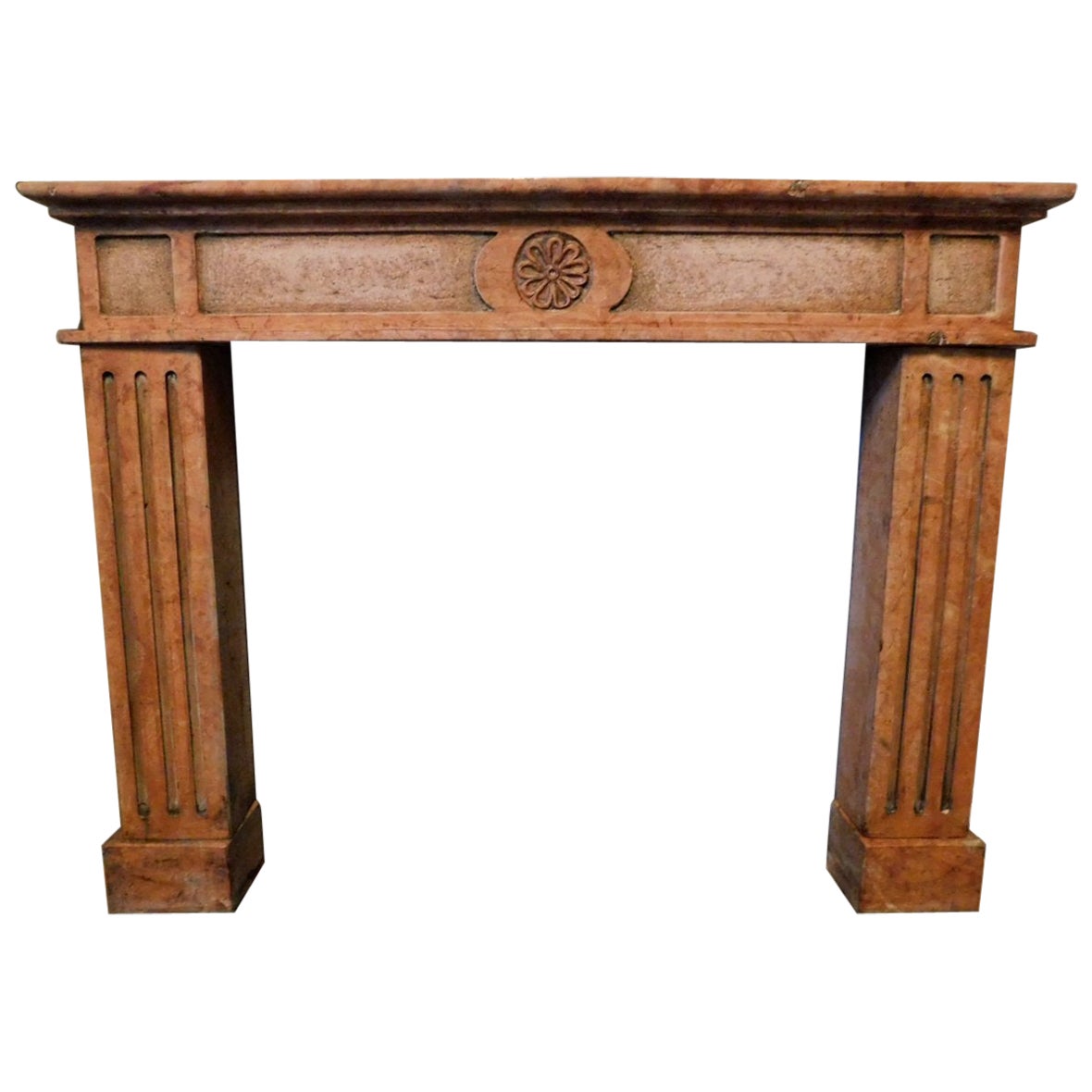 camino in marmo Rosso Verona scolpito, italia