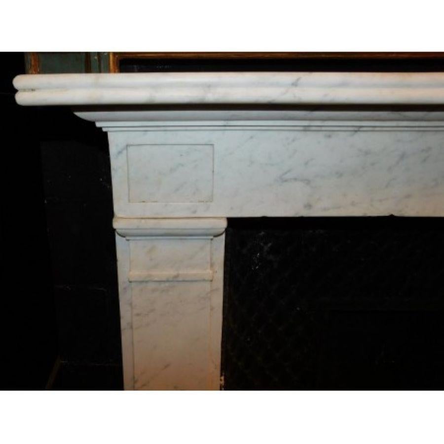 camino mantello in marmo bianco di Carrara, scolpito con coppa centrale, italia en venta 5