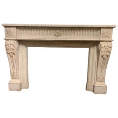 Cheminée en marbre blanc de Carrare, décorée avec des fleurs, Francia