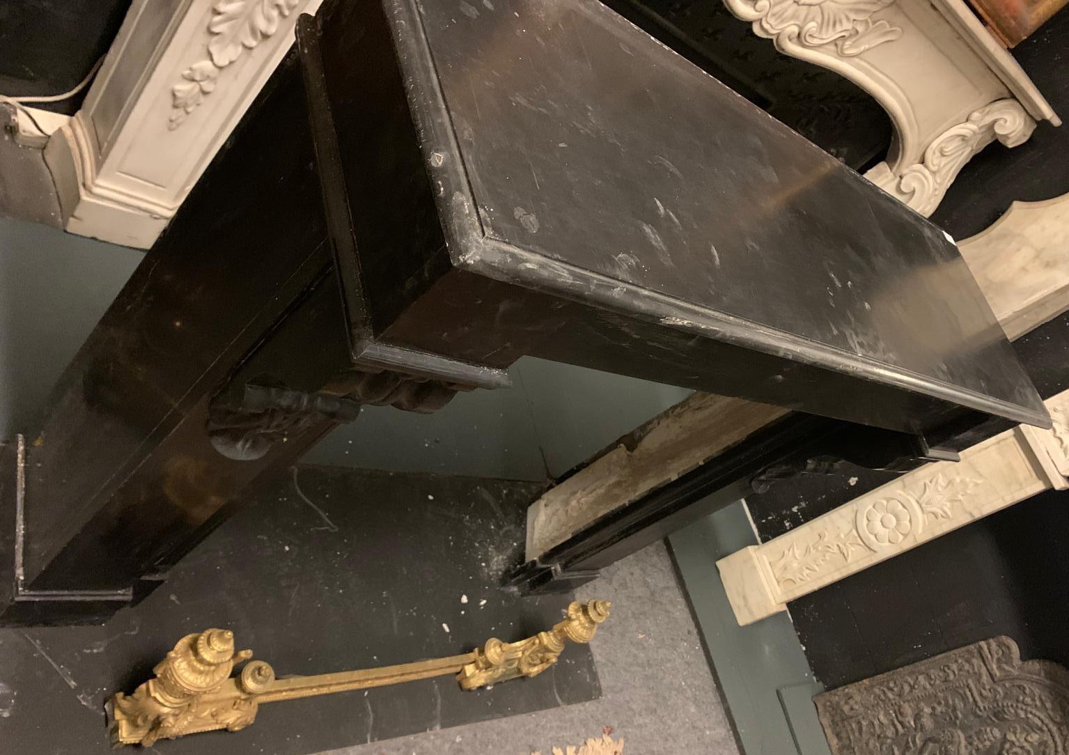 Camino mantello in marmo nero Belgio, forma semplice geometrica, Francia in vendita 4