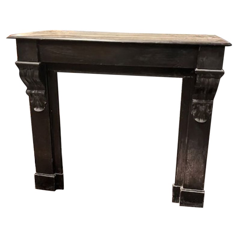 Camino mantello in marmo nero Belgio, forma semplice geometrica, Francia