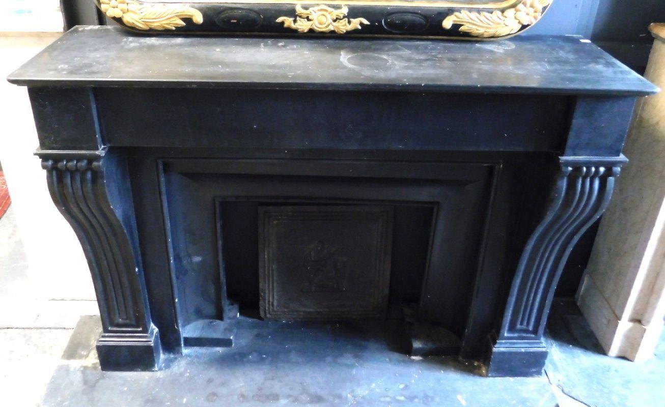 Camino mantello in marmo nero Belgio, scolpito, art decò, provenienza Italia (Italienisch) im Angebot