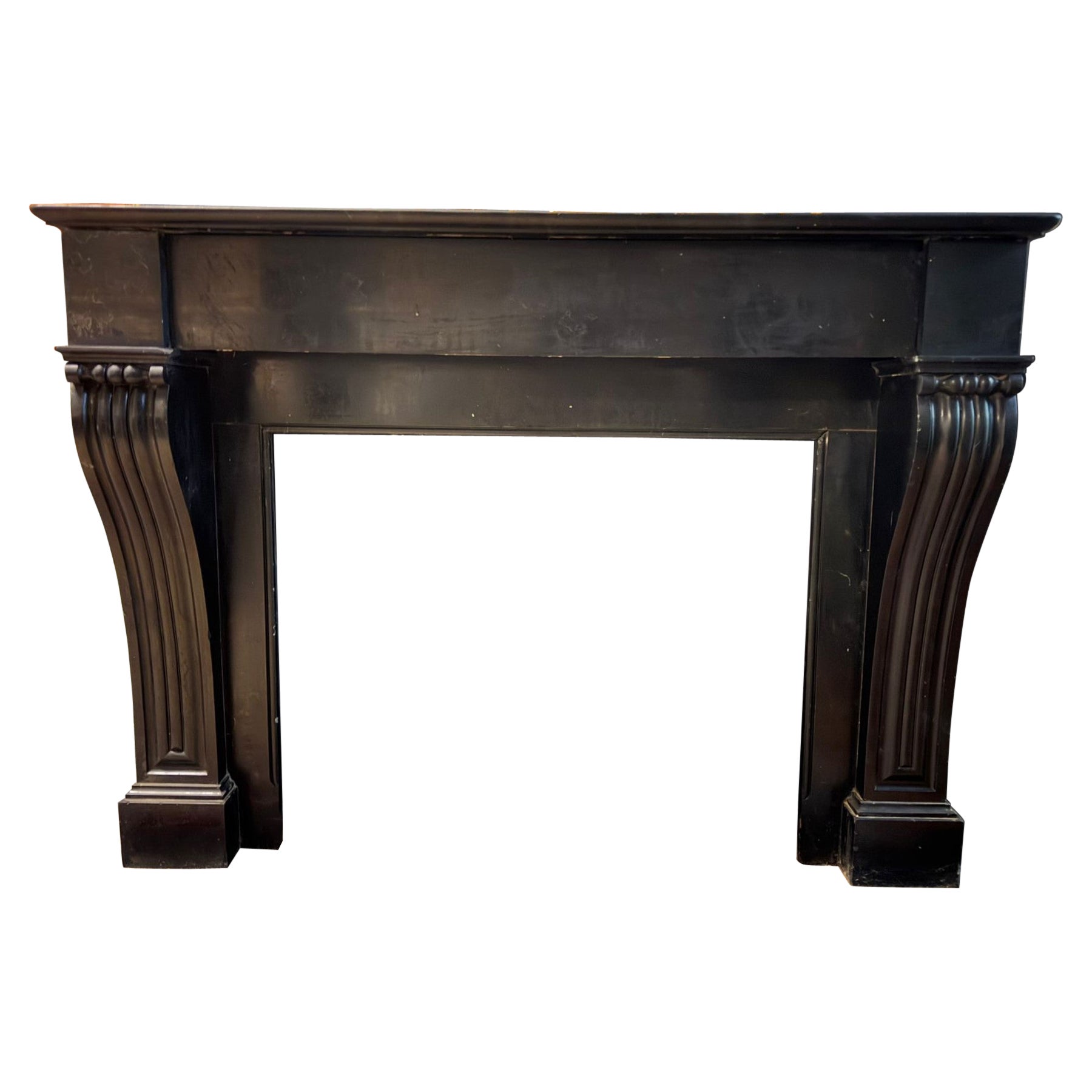 Carved Kamine und Kaminsimse