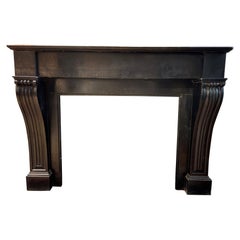 Camino mantello in marmo nero Belgio, scolpito, art decò, provenienza Italia