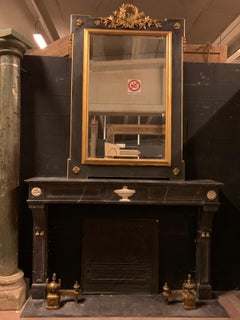 camino mantello in marmo nero con intarsi a rilievo marmo beige, Impero, Italia