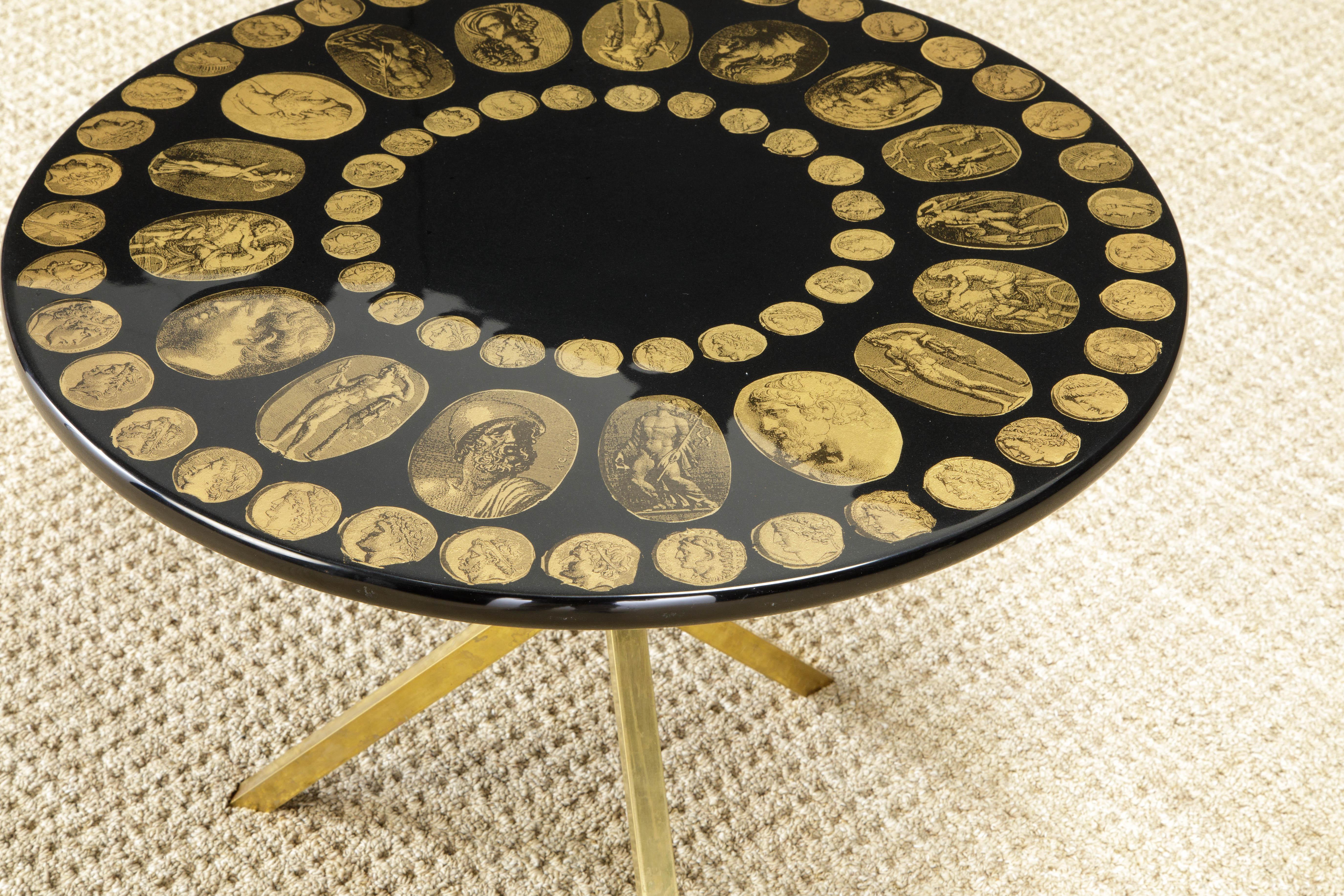 'Cammei' Lacquered Wood and Brass Side Table by Piero Fornasetti, Signed  For Sale 1
