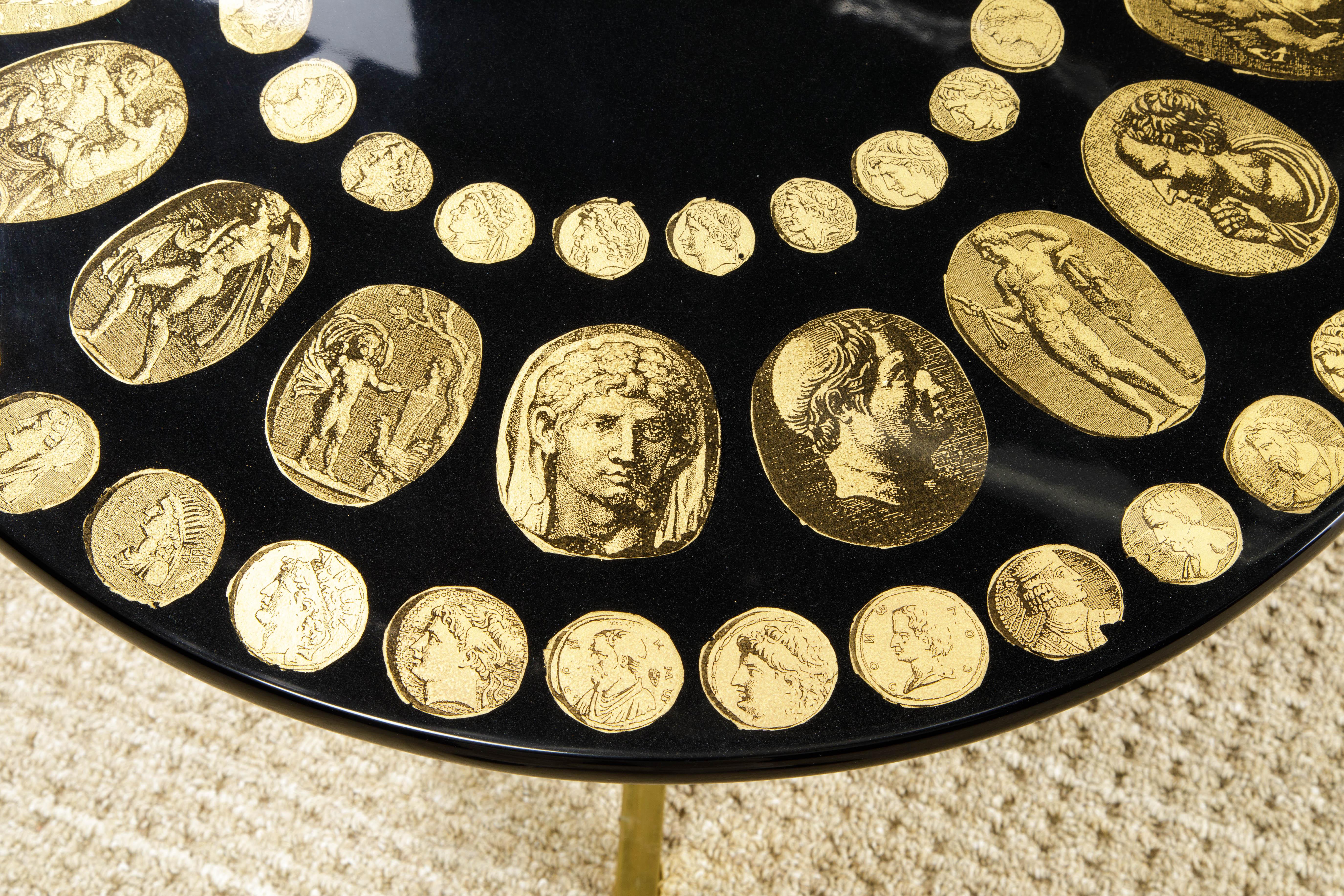 'Cammei' Lacquered Wood and Brass Side Table by Piero Fornasetti, Signed  For Sale 3