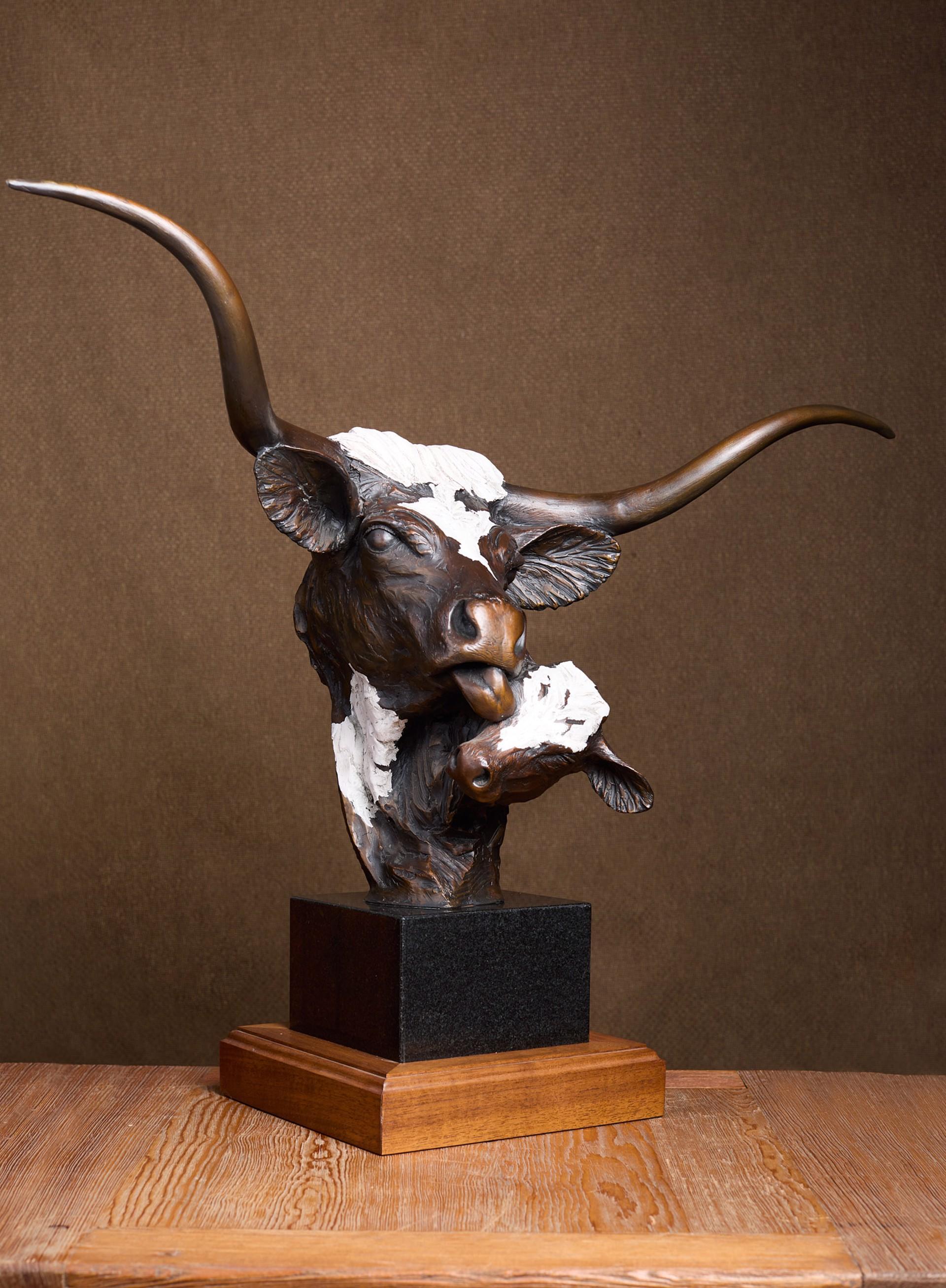 Longhorn Cowlick - Sculpture by Cammie Lundeen