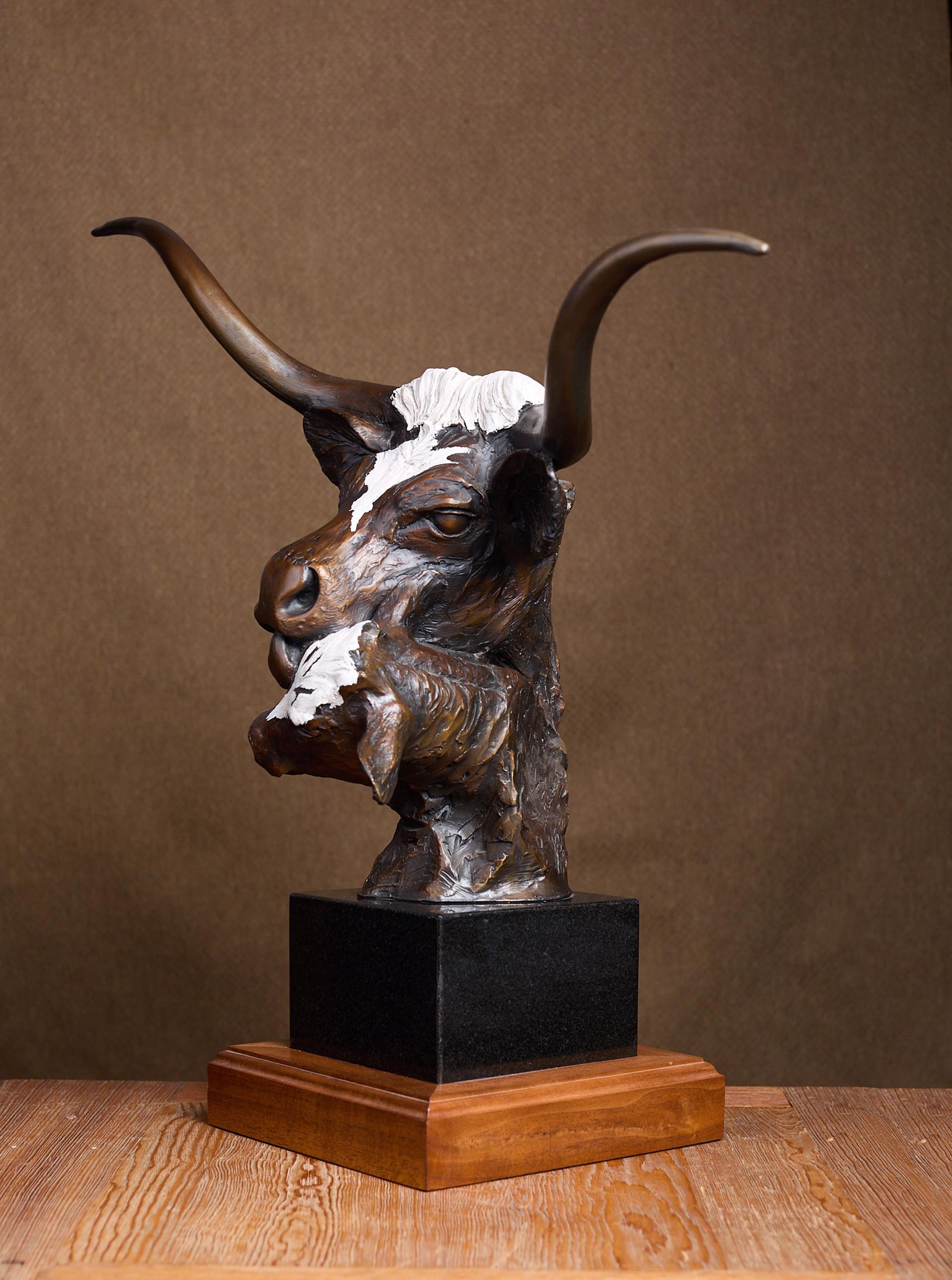 Longhorn Cowlick - Naturalistic Sculpture by Cammie Lundeen