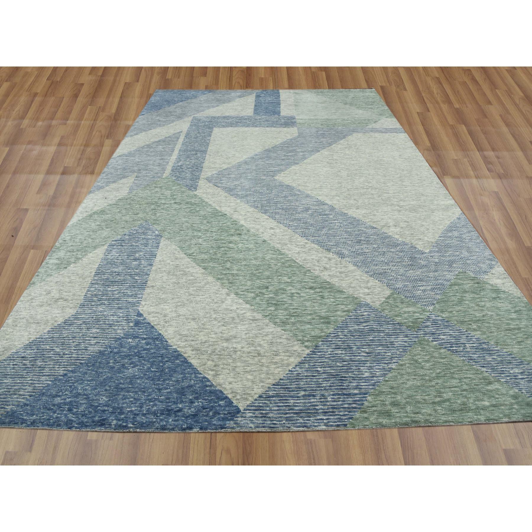 Ce fabuleux tapis noué à la main a été créé et conçu pour une résistance et une durabilité accrues. Ce tapis a été fabriqué à la main pendant des semaines selon la méthode traditionnelle qui est utilisée pour faire des
Taille exacte du tapis en