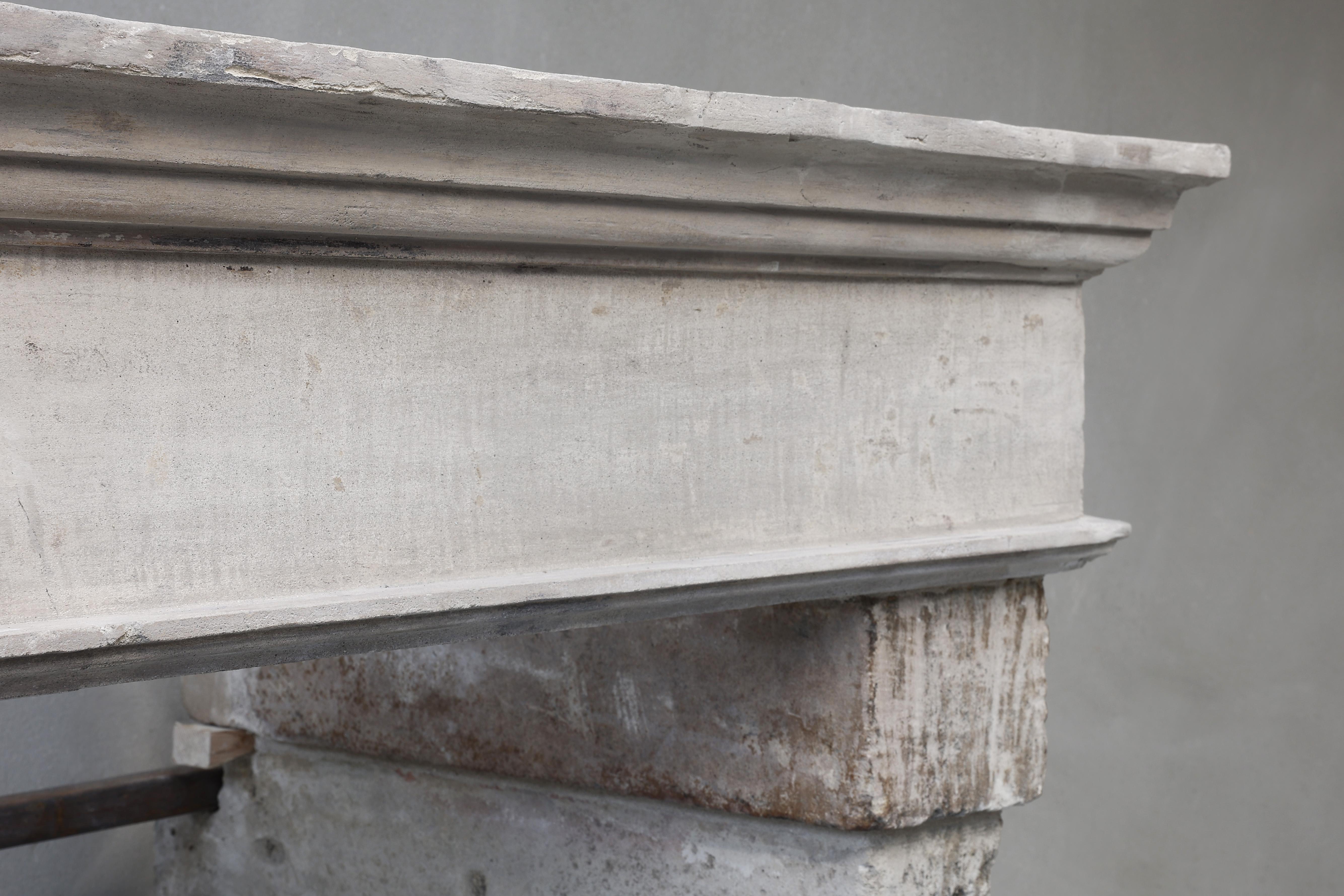 Campagnarde Style Mantel from the 19th Century of French Limestone In Good Condition In Made, NL