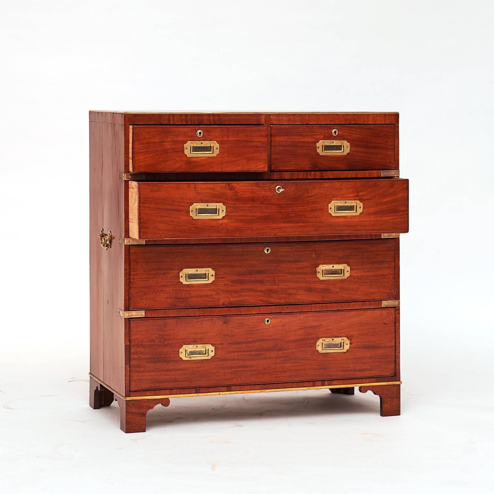 Campaigen chest, mahogany with original hardware and 
brass mouldrin, England, 1840-1860.
Gentle restored, with nice patina.