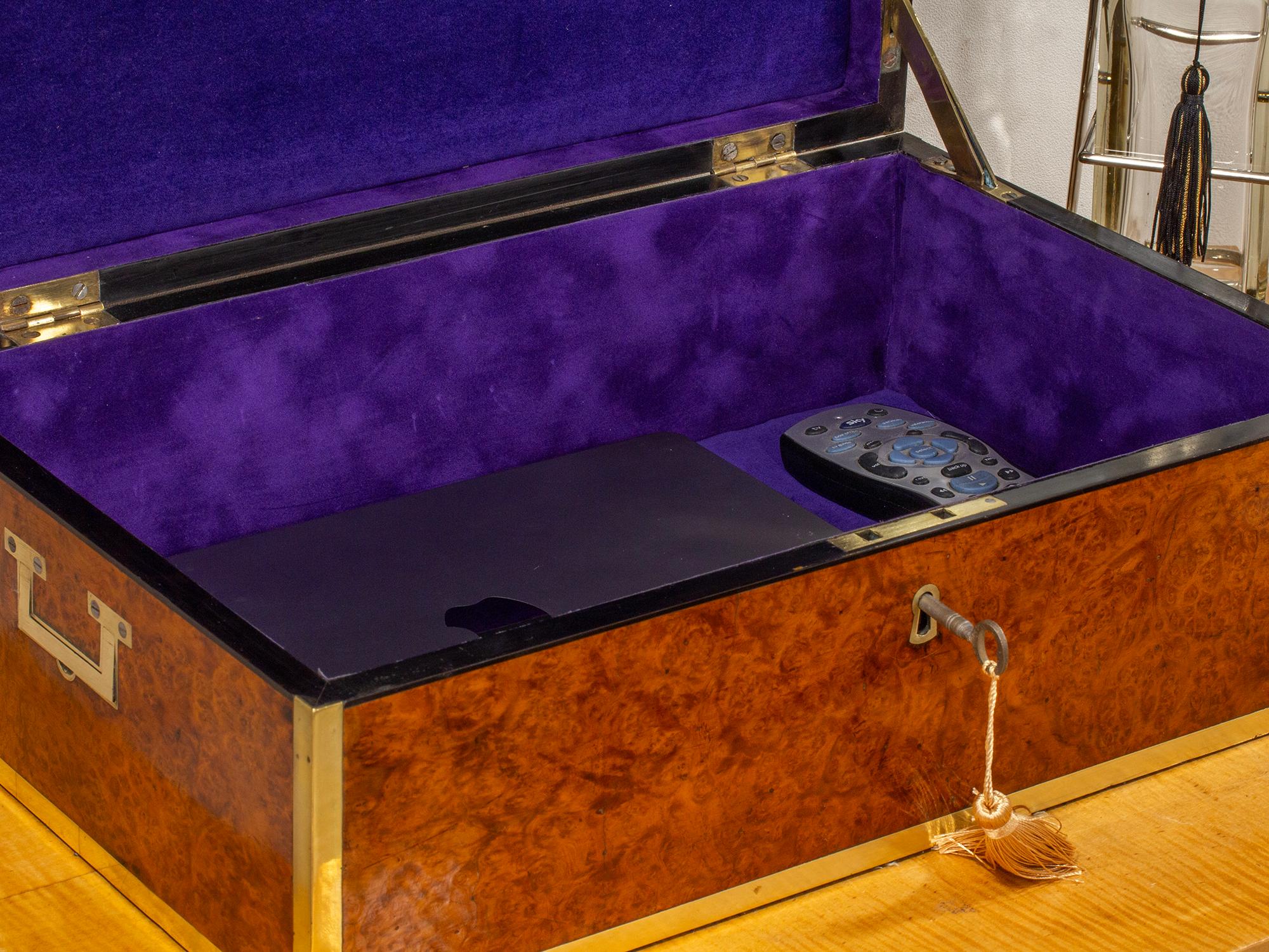 Campaign Anglo-Indian Amboyna Jewelry Box In Good Condition For Sale In Northampton, GB