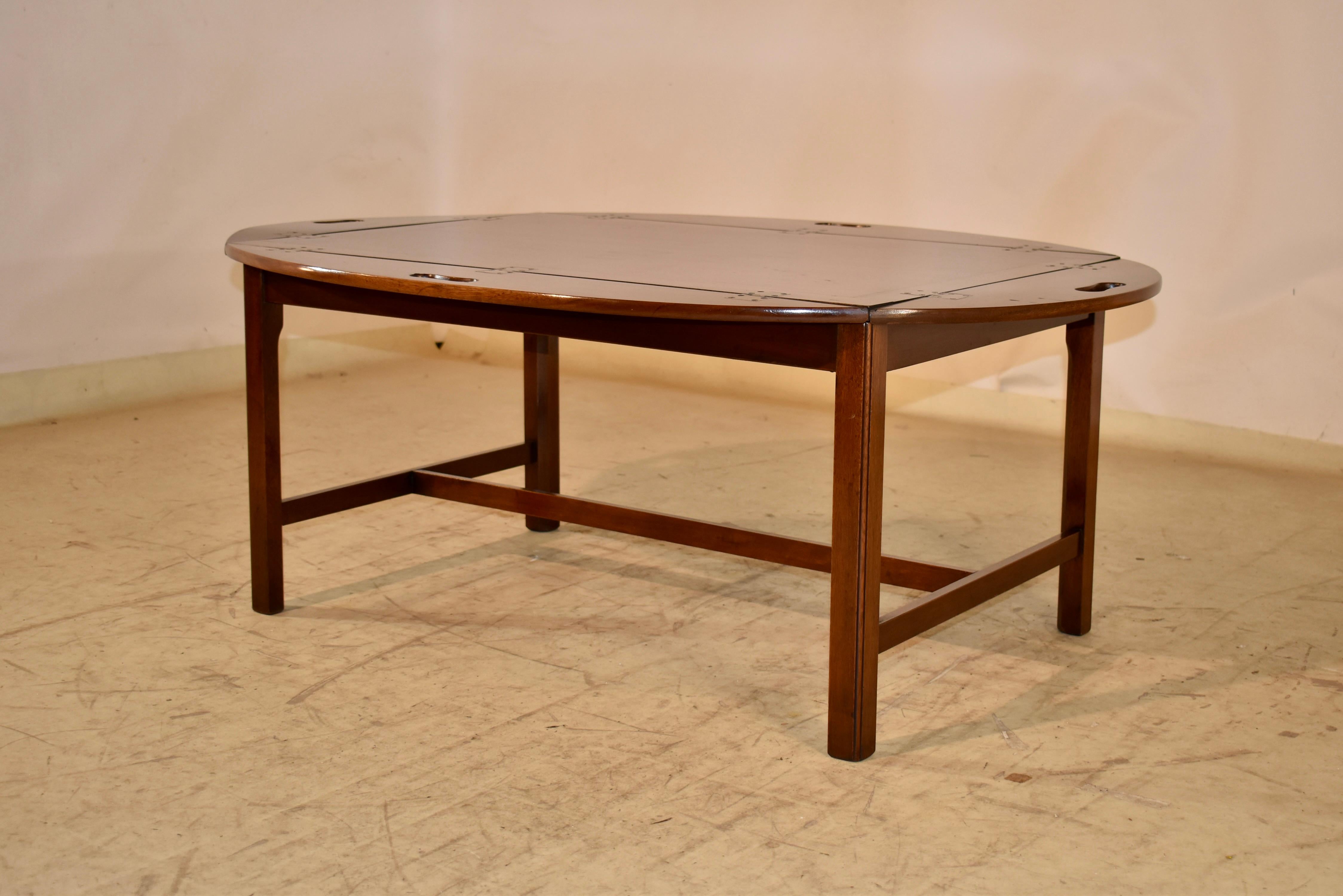 Table à café sur pied avec plateau de maître d'hôtel Campaigner, Circa 1900 en vente 4