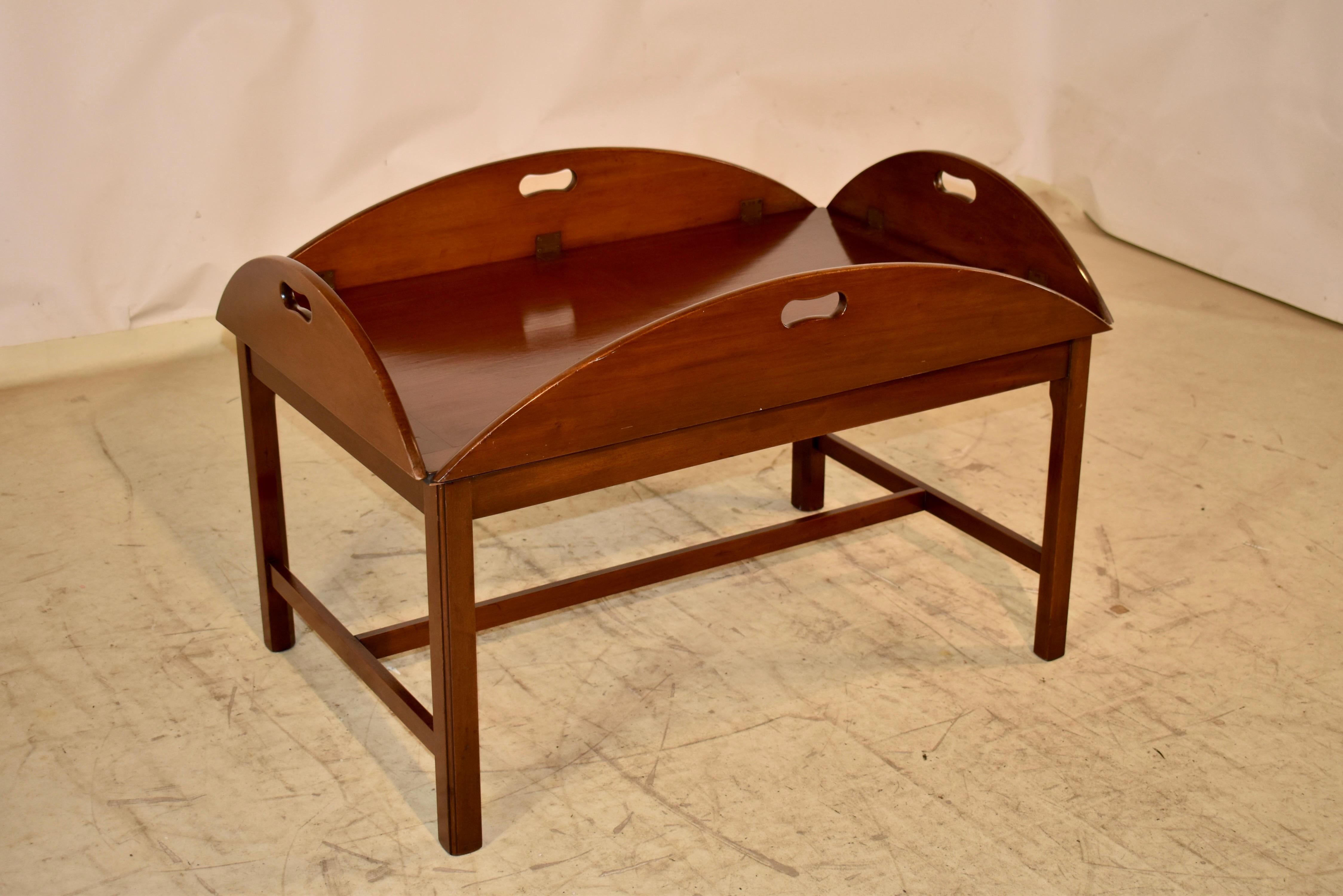 Campagne Table à café sur pied avec plateau de maître d'hôtel Campaigner, Circa 1900 en vente