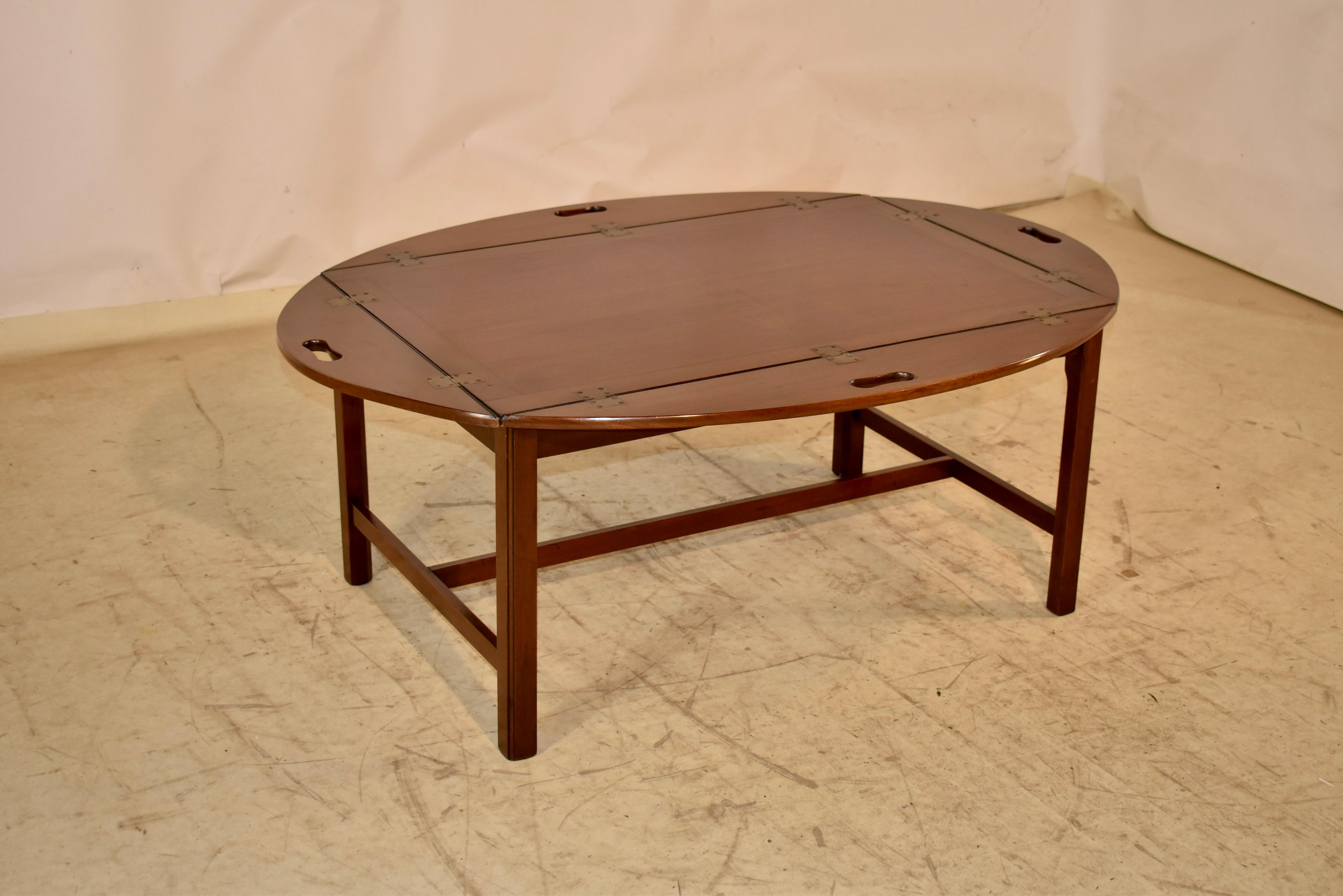 Acajou Table à café sur pied avec plateau de maître d'hôtel Campaigner, Circa 1900 en vente