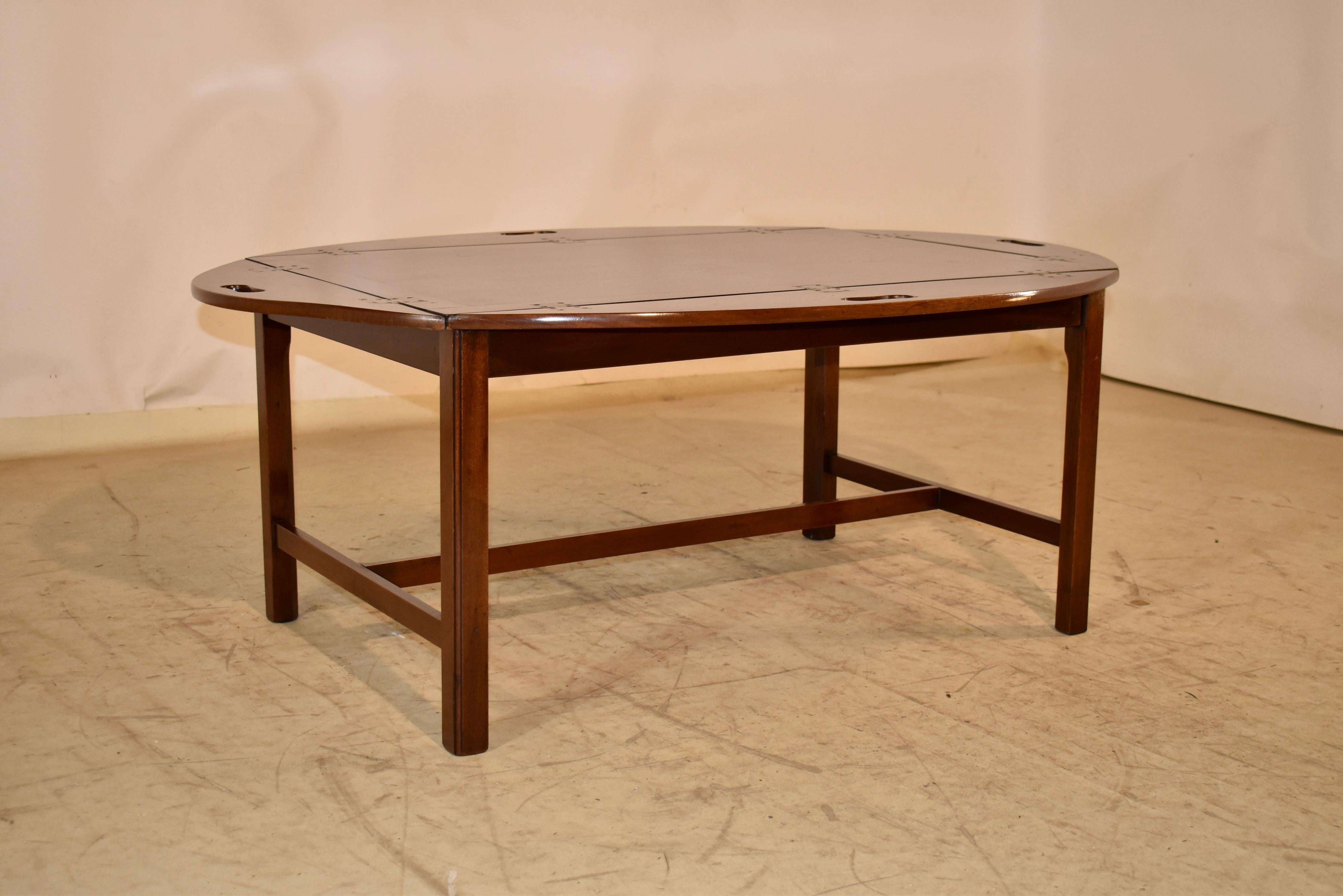 Table à café sur pied avec plateau de maître d'hôtel Campaigner, Circa 1900 en vente 1