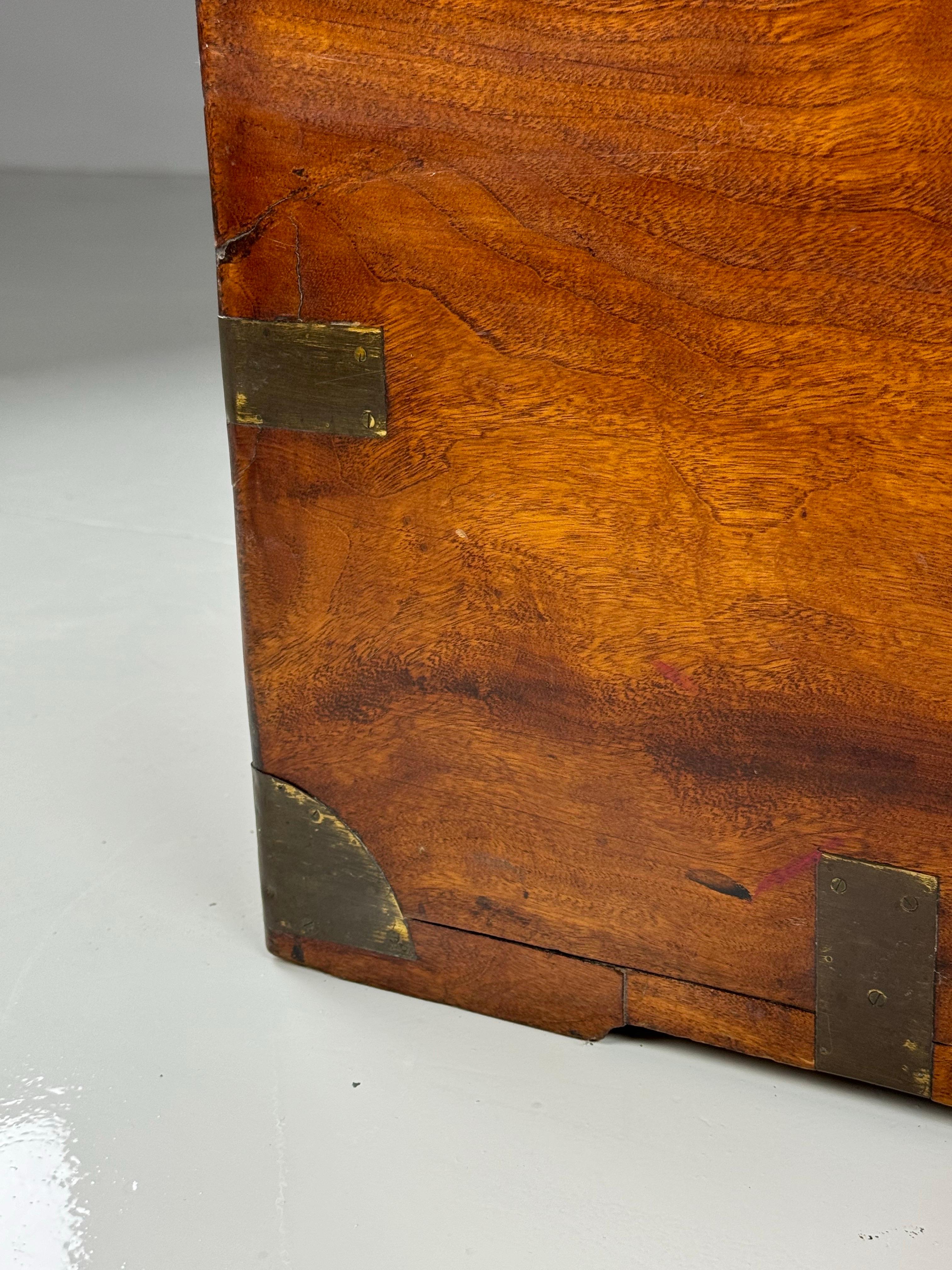 Campaign chest Camphor 9