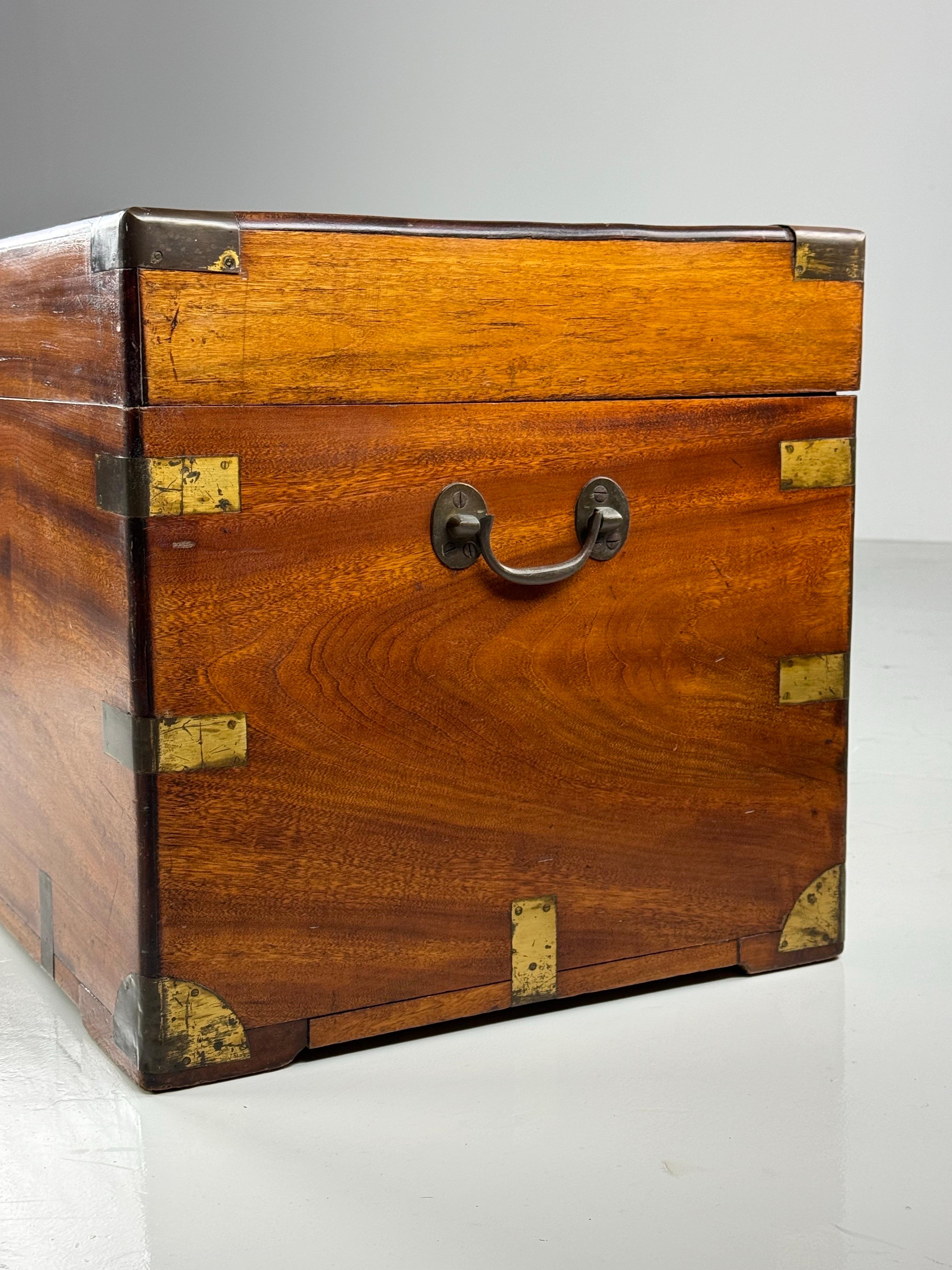 Campaign chest Camphor In Good Condition In MILL, NL