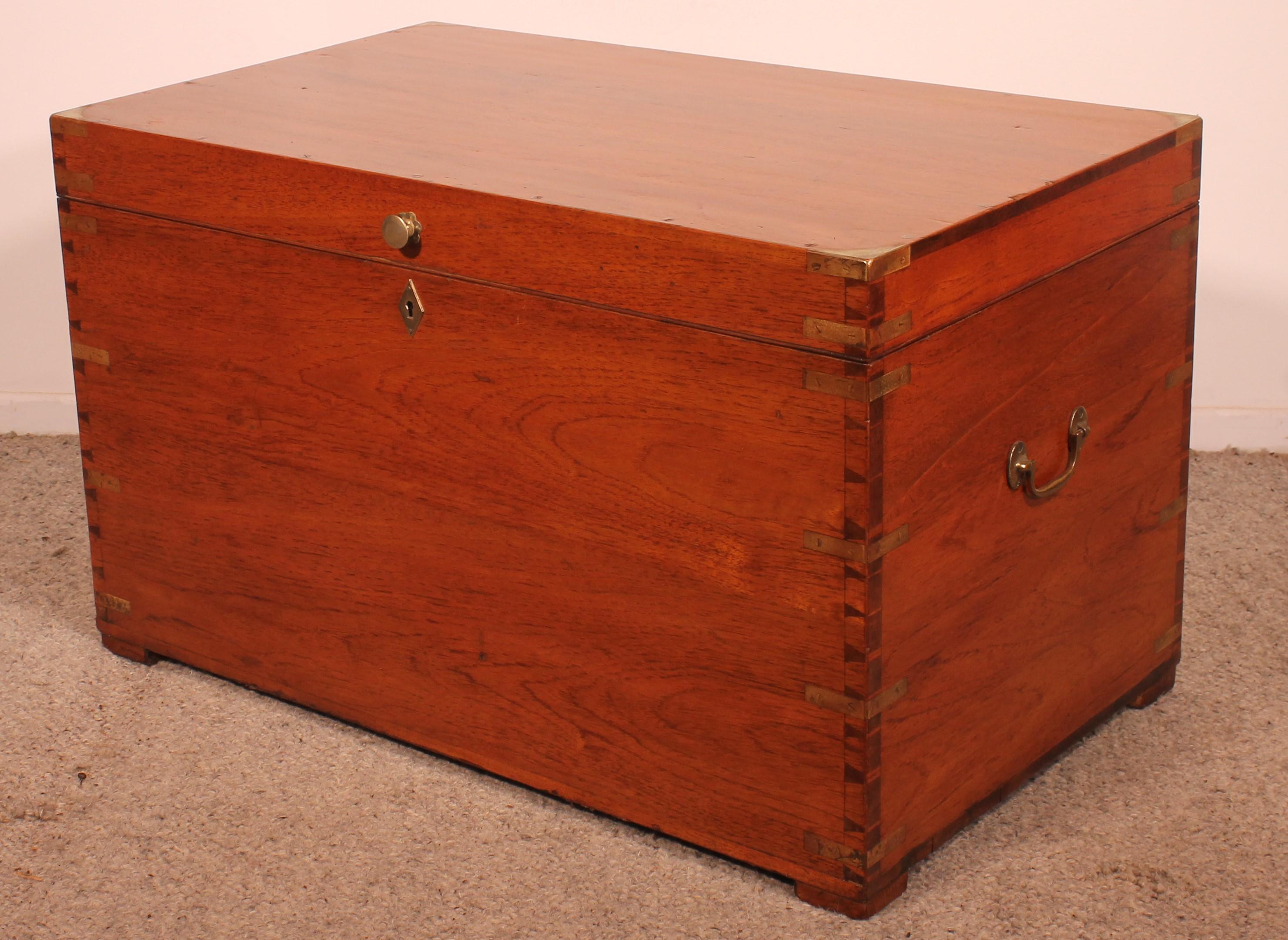 Campaign Chest In Camphor Wood From The 19th Century Stamped Army And Navy Csl For Sale 7