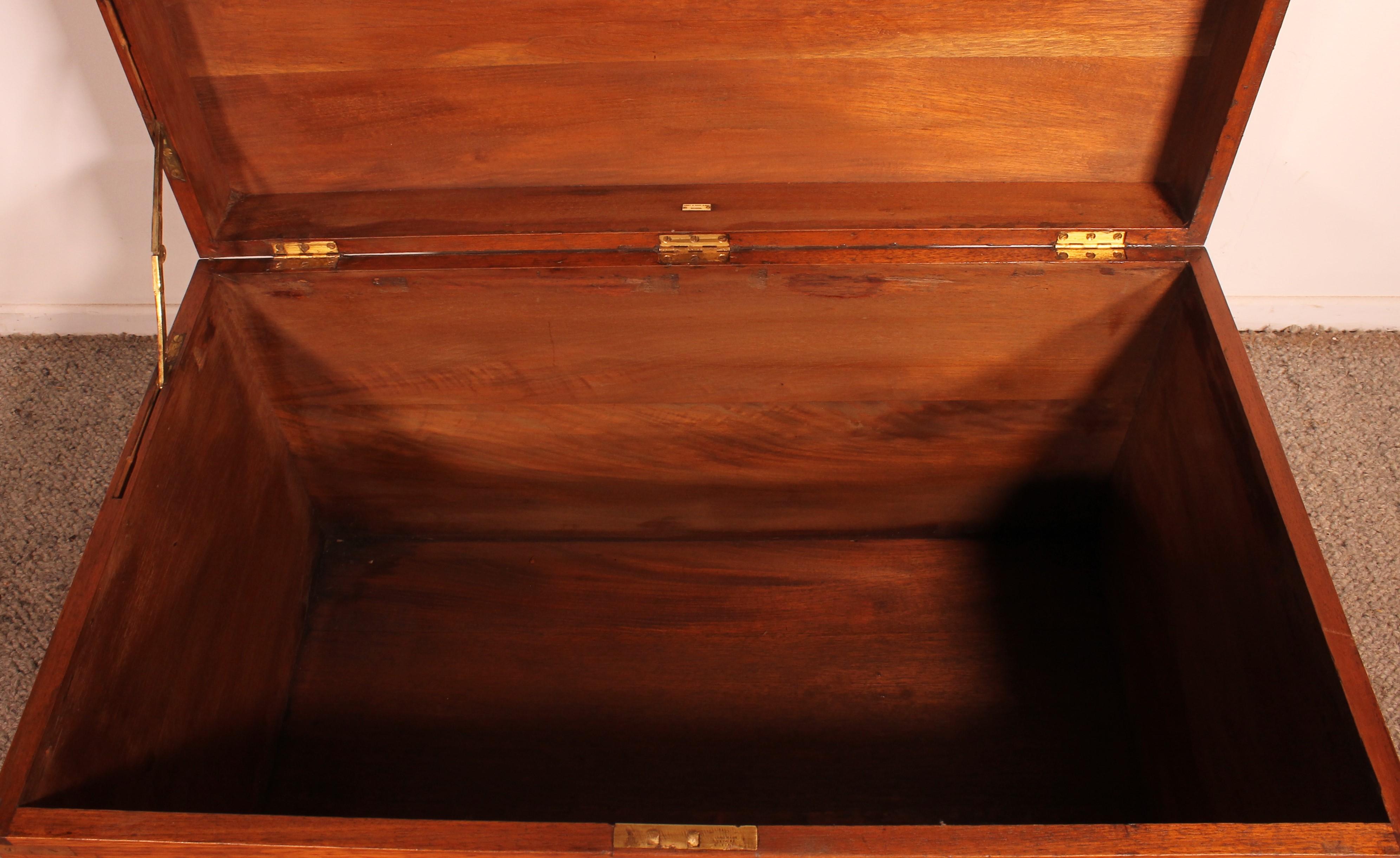 Campaign Chest In Camphor Wood From The 19th Century Stamped Army And Navy Csl For Sale 2
